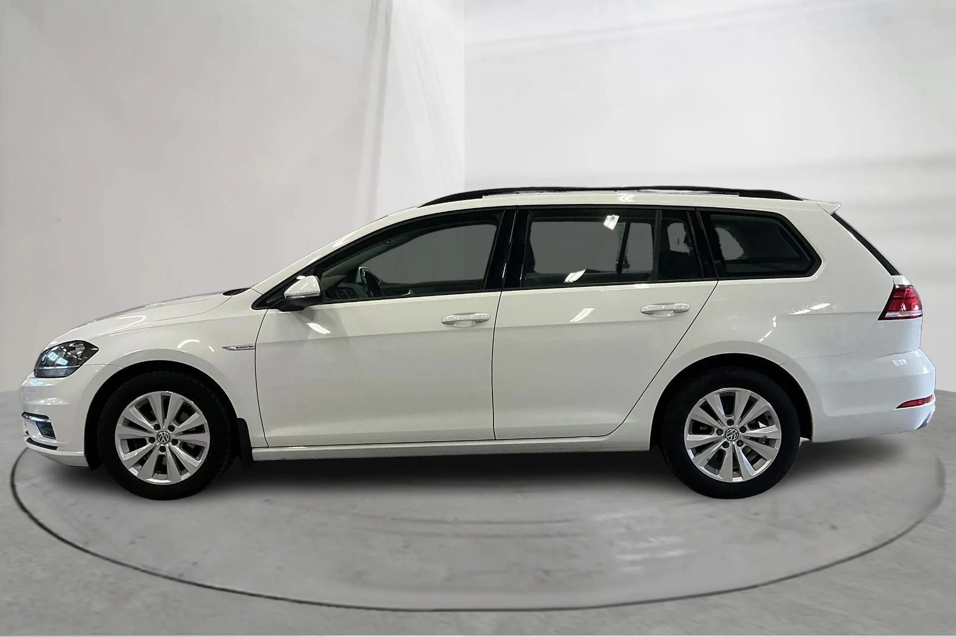 Presentation photo 2 of 14: VW Golf VII 1.5 TGI 5dr (130hk) - 52 450 km - Automatic - white - 2020