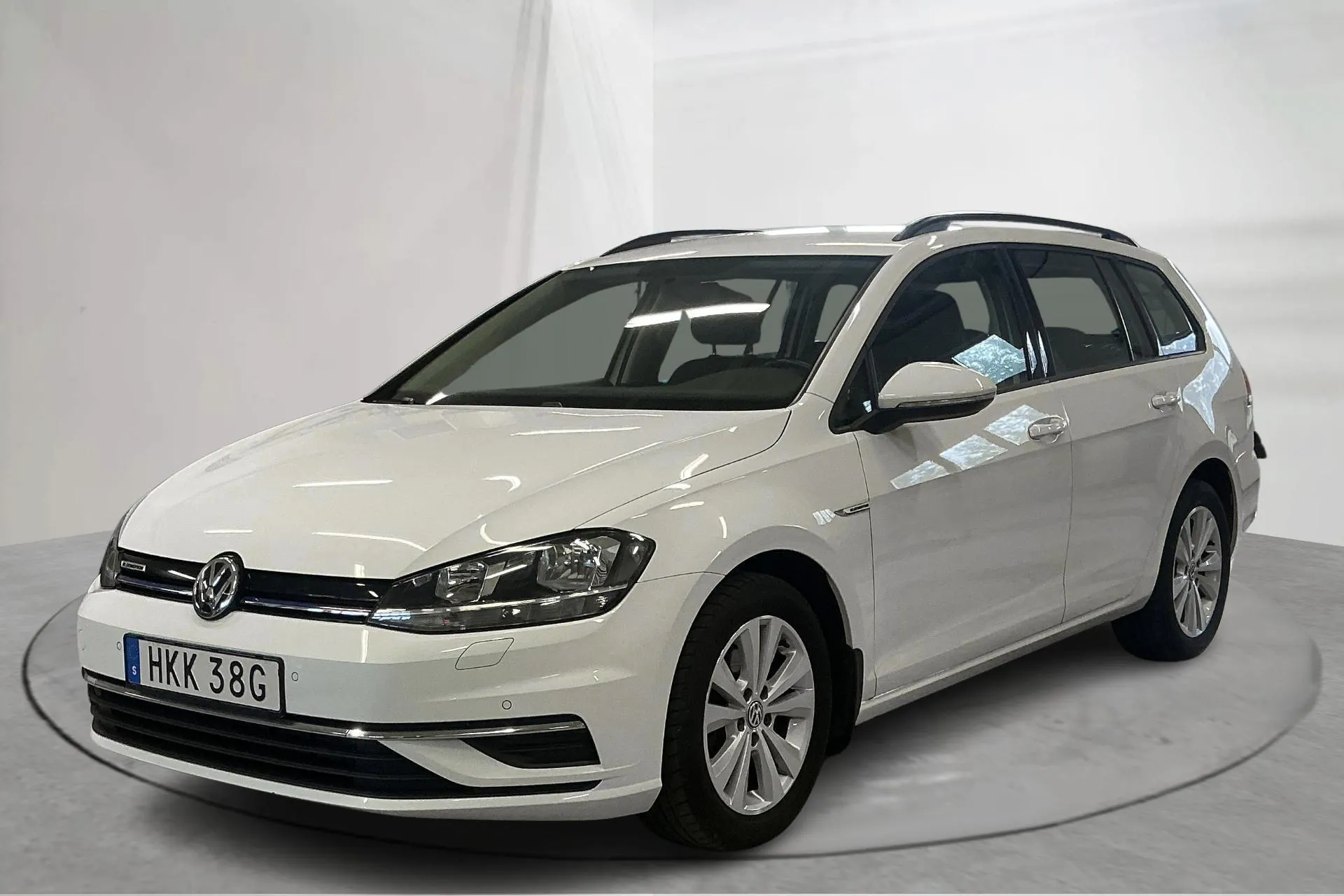 Presentation photo 1 of 14: VW Golf VII 1.5 TGI 5dr (130hk) - 52 450 km - Automatic - white - 2020