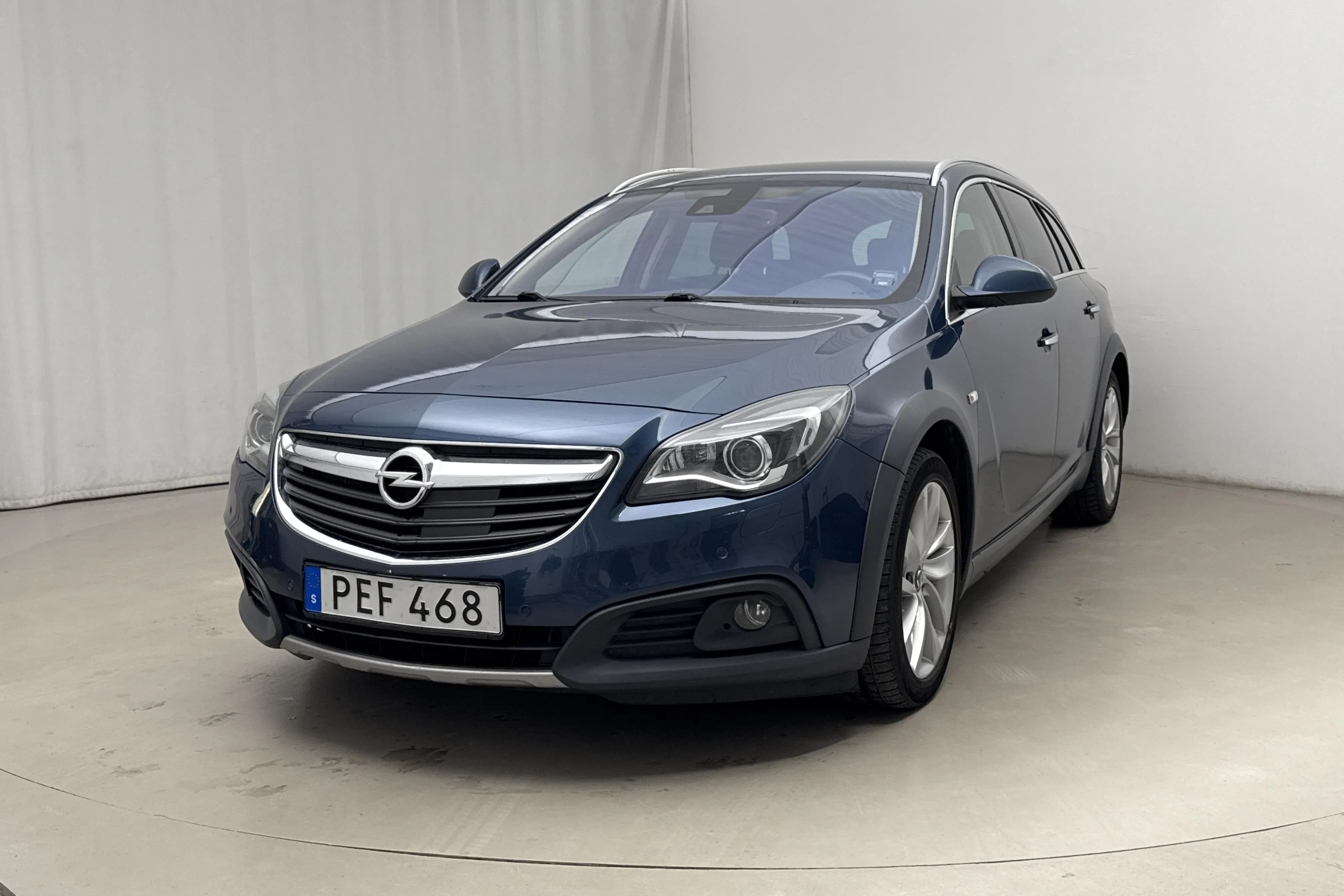Presentationsfoto 1 av 15: Opel Insignia 2.0 CDTI ECOTEC 4x4 Country Tourer (170hk) - 10 954 mil - Automat - blå - 2017