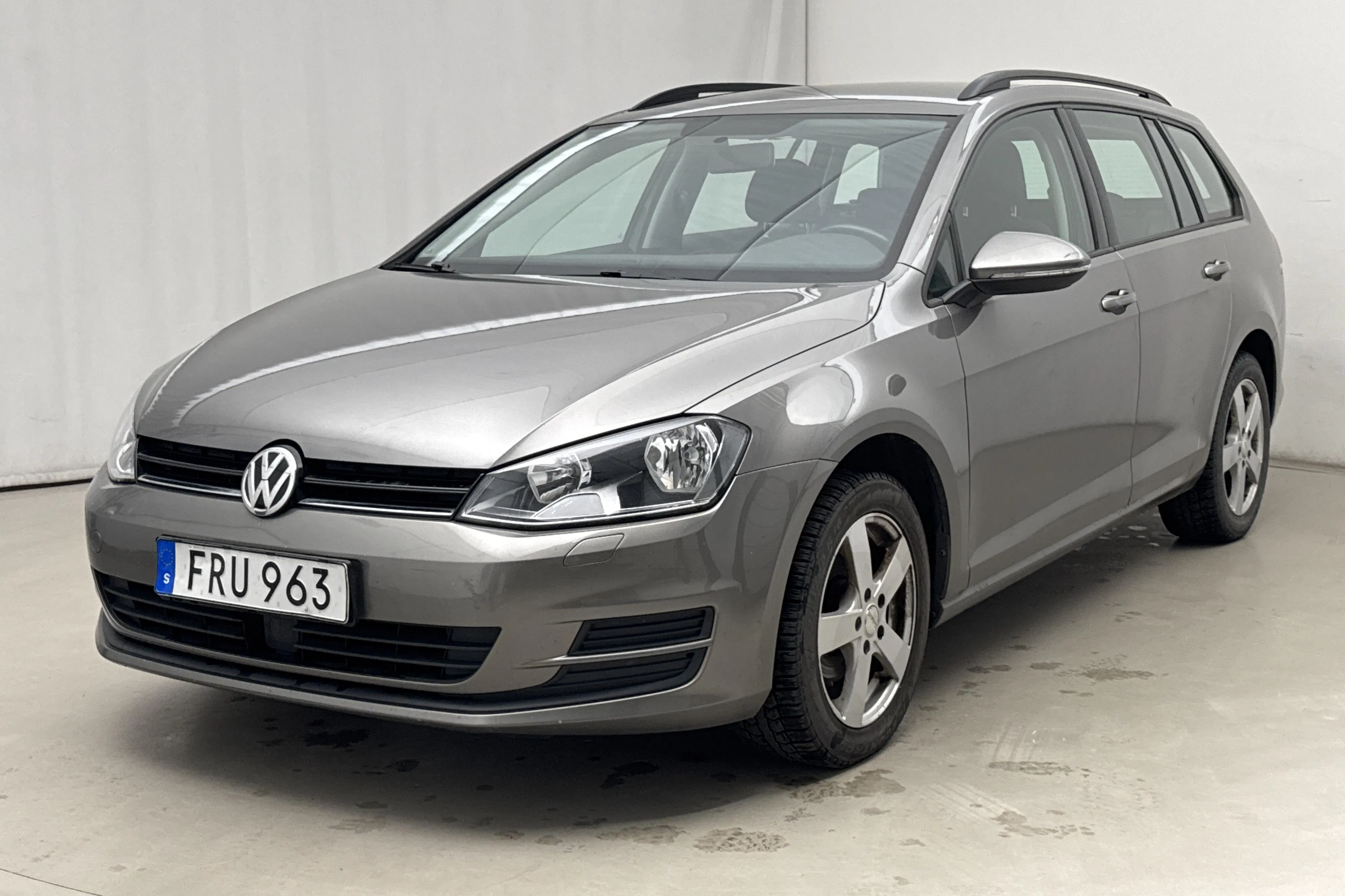 Presentationsfoto 1 av 15: VW Golf VII 1.2 TSI Sportscombi (105hk) - 12 026 mil - Manuell - grå - 2015