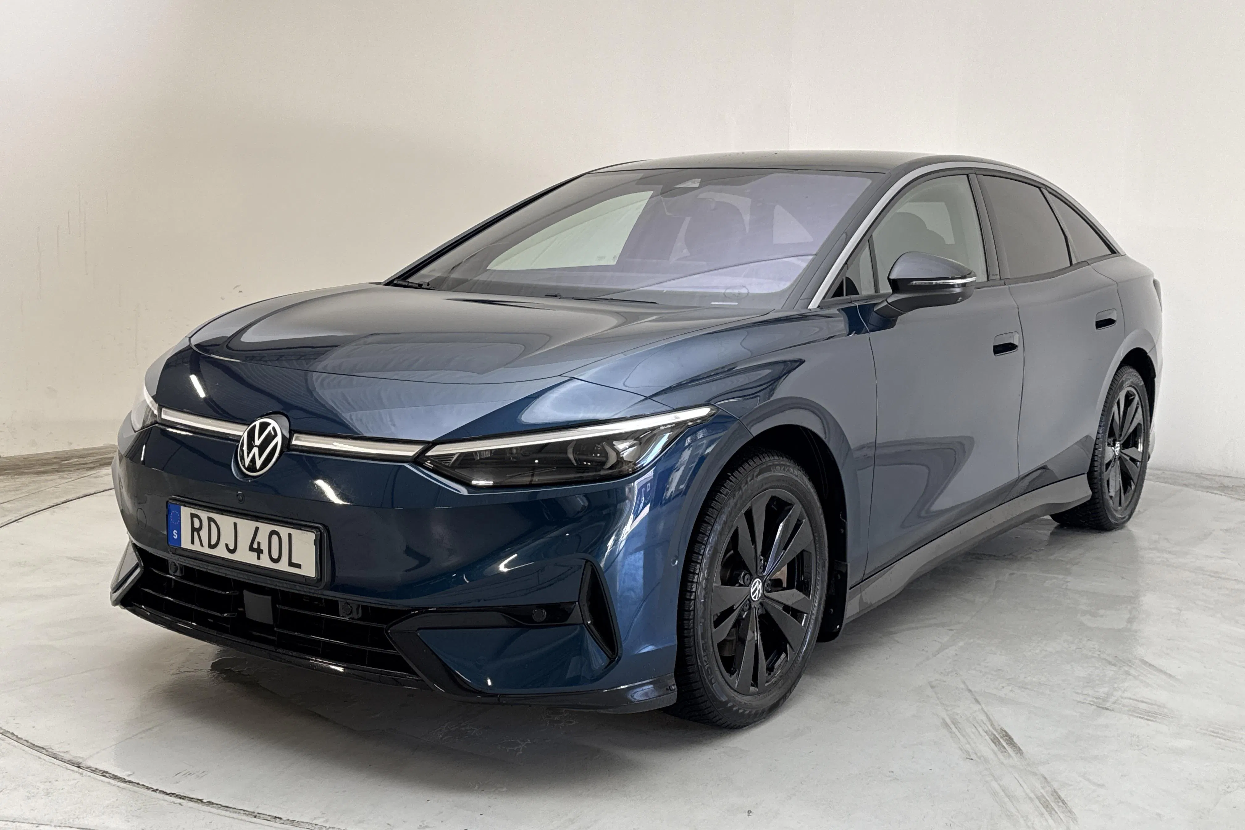 Presentationsfoto 1 av 17: VW ID.7 77kWh (286hk) - 3 127 mil - Automat - blå - 2024