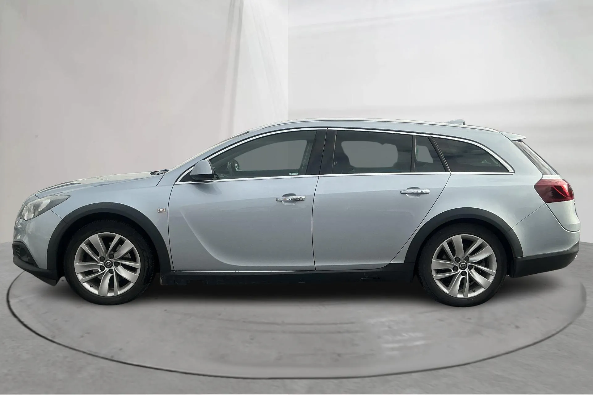 Presentationsfoto 2 av 18: Opel Insignia 2.0 CDTI ECOTEC 4x4 Sports Tourer (170hk) - 16 525 mil - Automat - grå - 2017