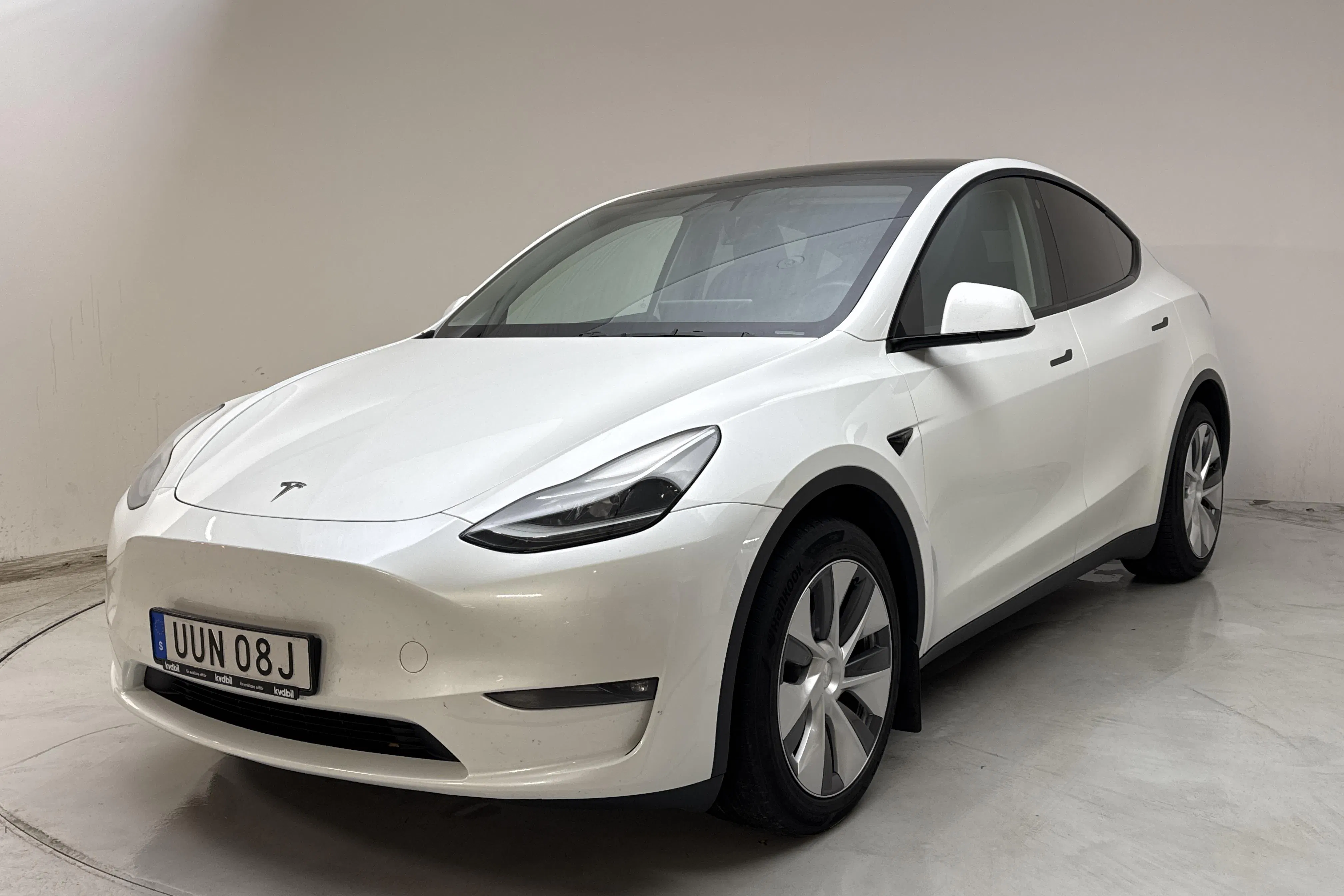 Presentationsfoto 1 av 18: Tesla Model Y Long Range Dual Motor AWD - 11 738 mil - Automat - vit - 2024