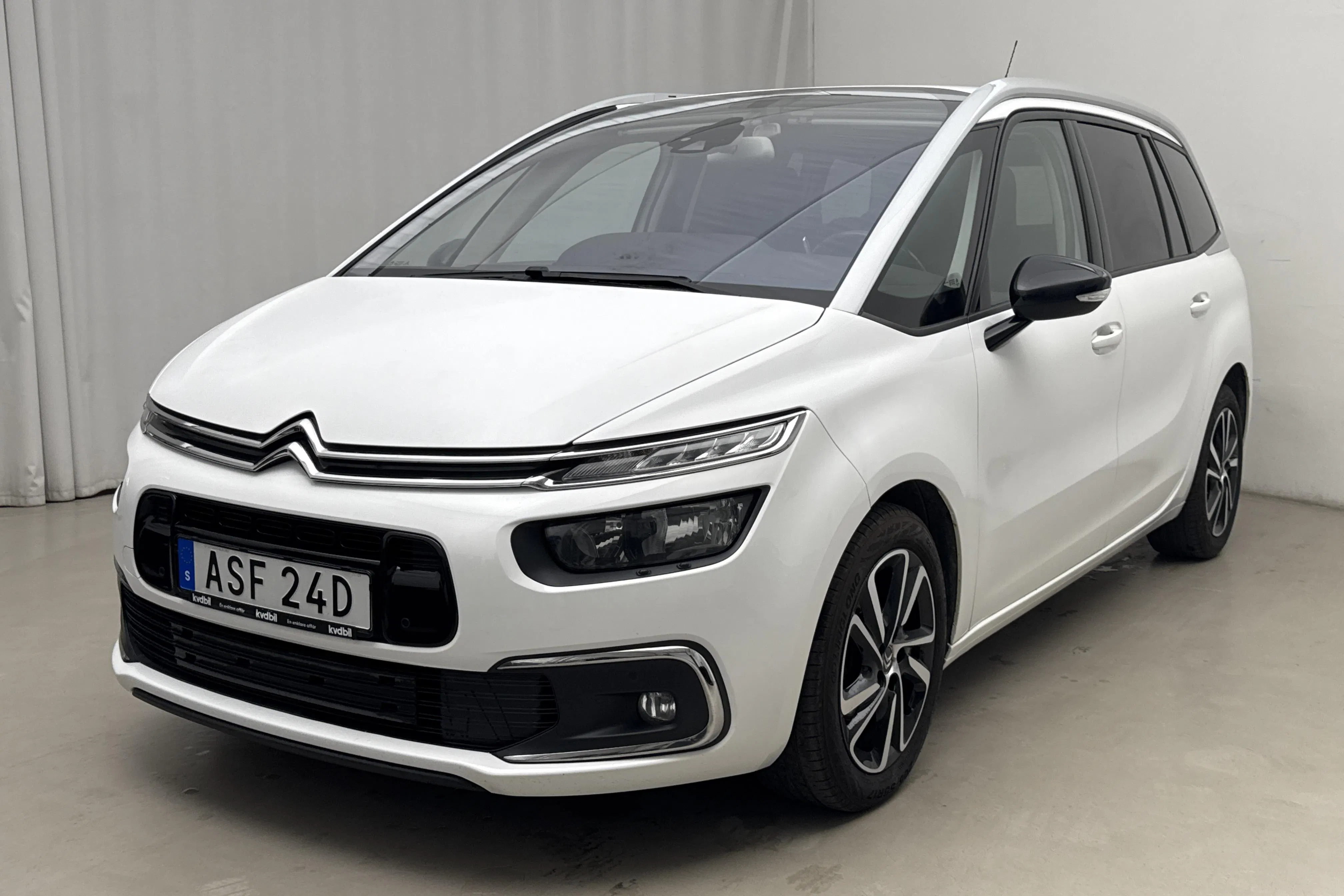 Presentation photo 1 of 17: Citroën C4 Grand Spacetourer Puretech (130hk) - 207 140 km - Automatic - white - 2022
