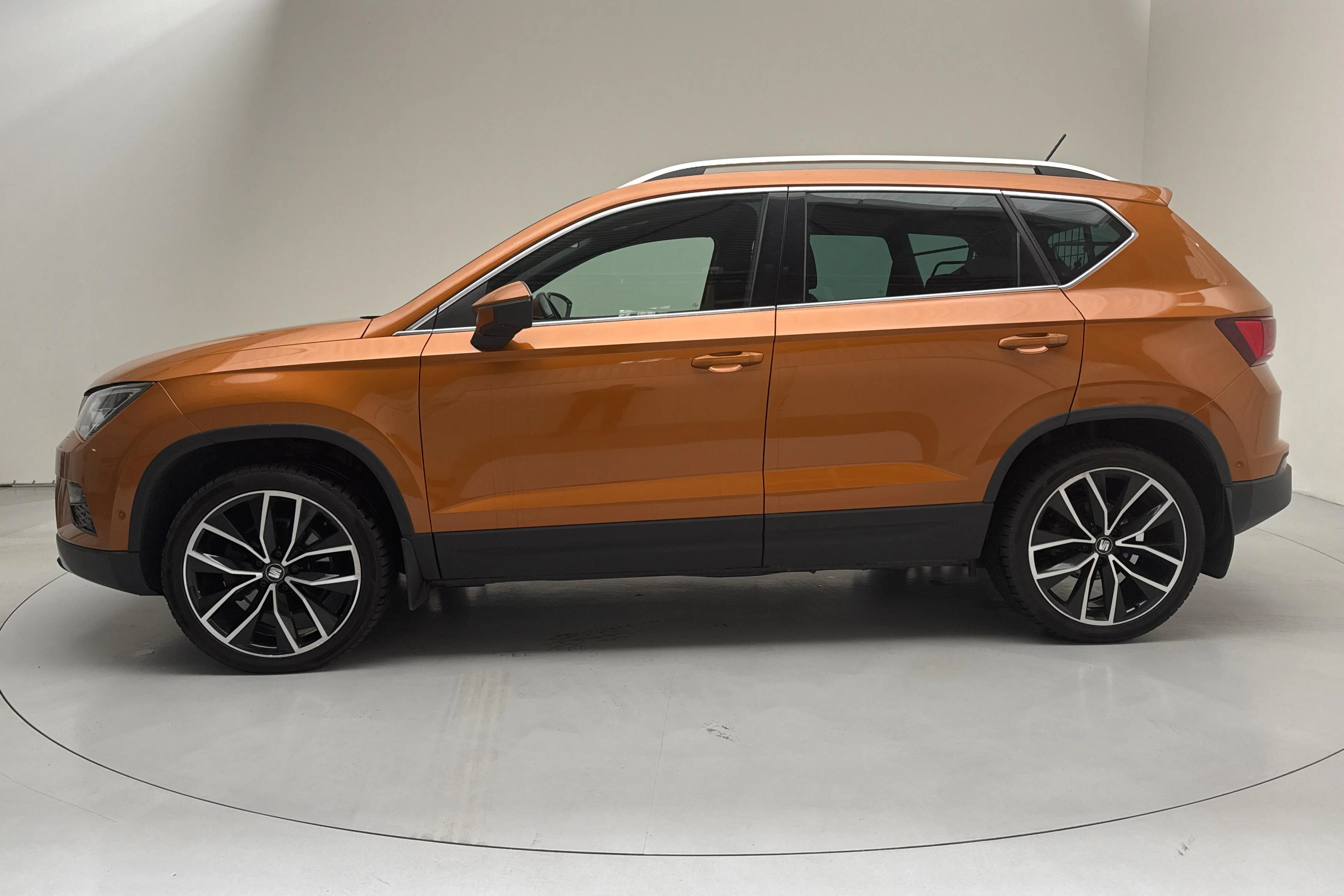 Presentation photo 2 of 16: Seat Ateca 2.0 TDI 4Drive (190hk) - 142 510 km - Automatic - orange - 2018