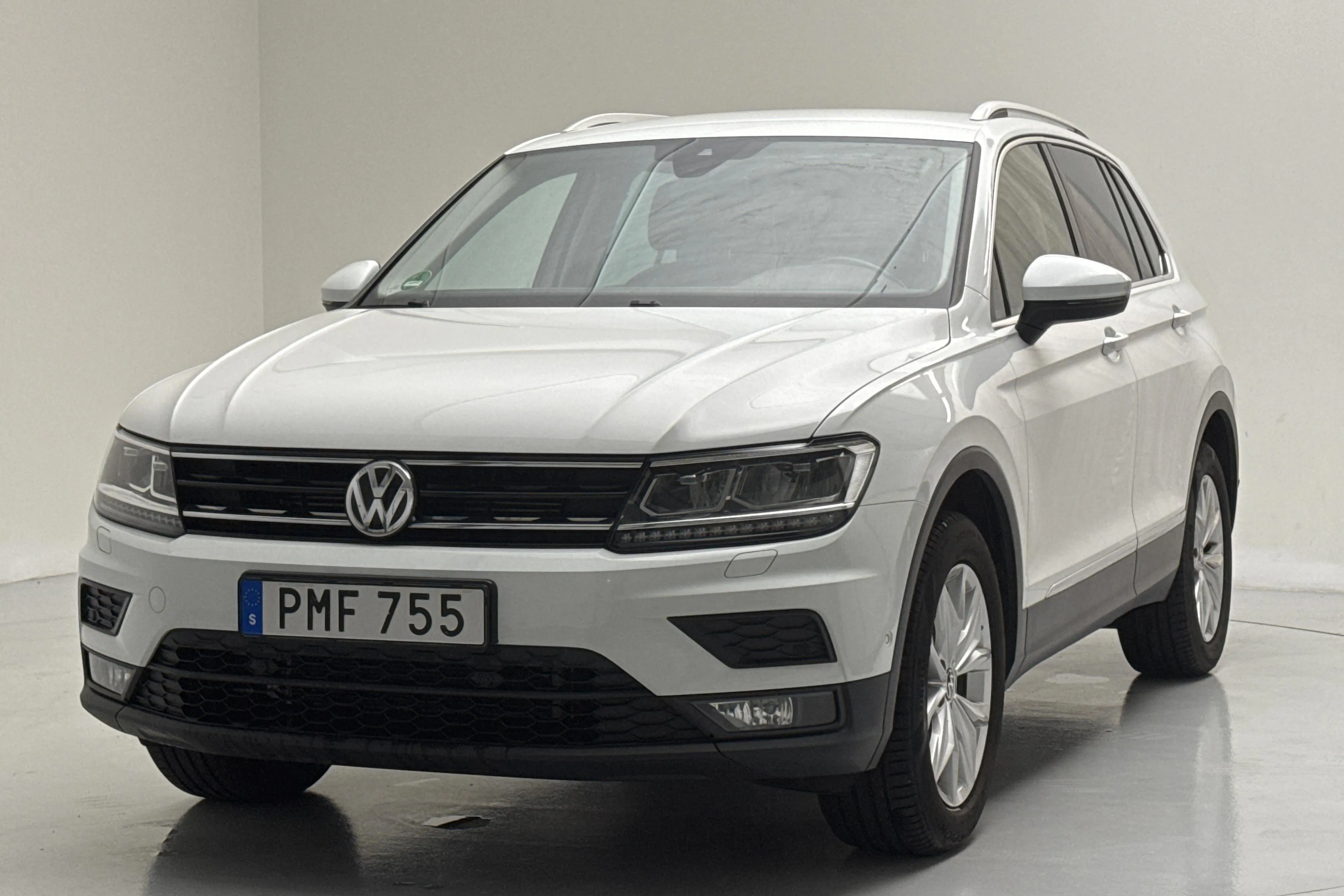 Presentationsfoto 1 av 15: VW Tiguan 2.0 TSI 4MOTION (190hk) - 11 277 mil - Automat - vit - 2020