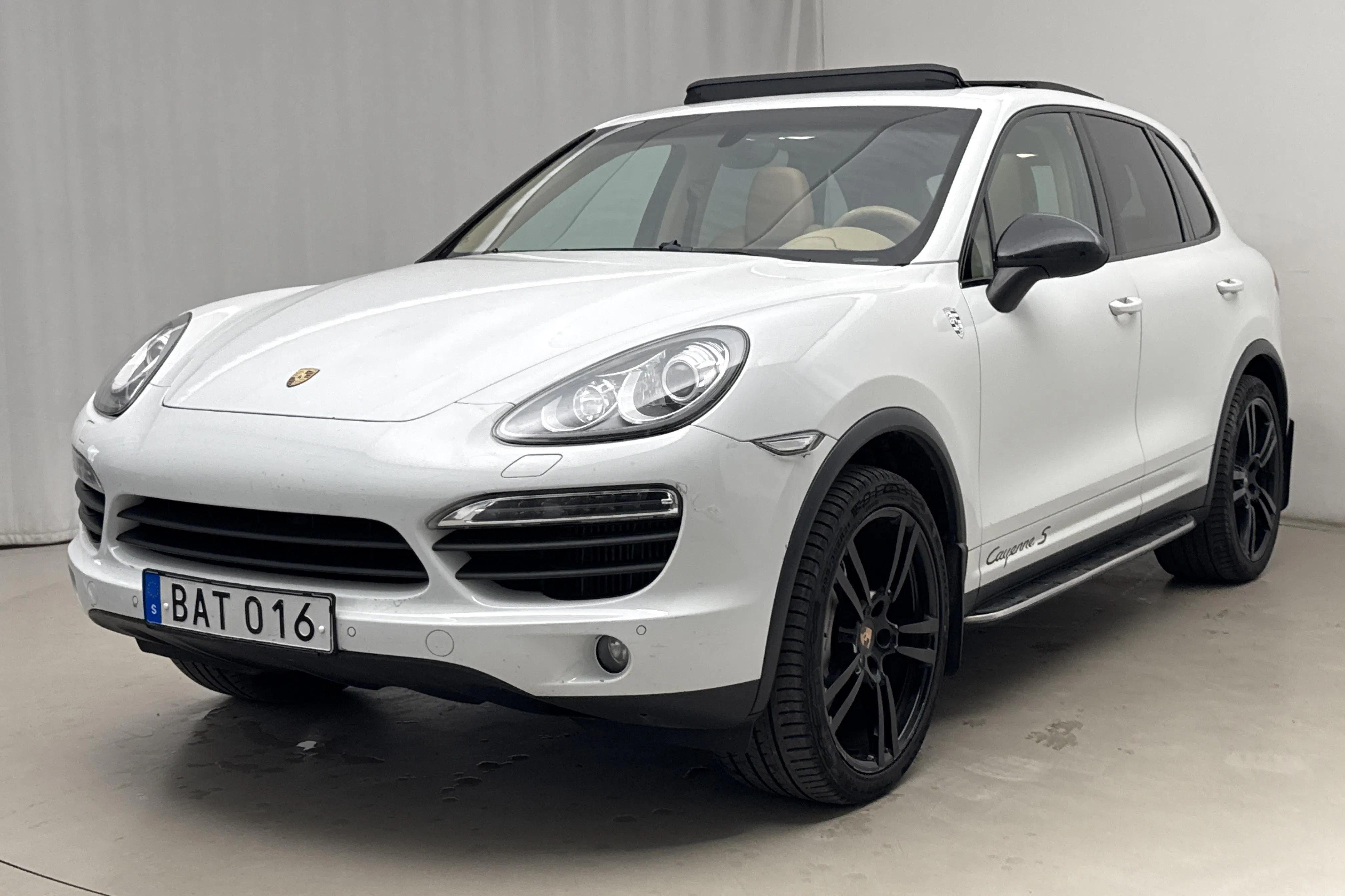 Presentationsfoto 1 av 27: Porsche Cayenne S Diesel 4.2 (382hk) - 19 400 mil - Automat - vit - 2014