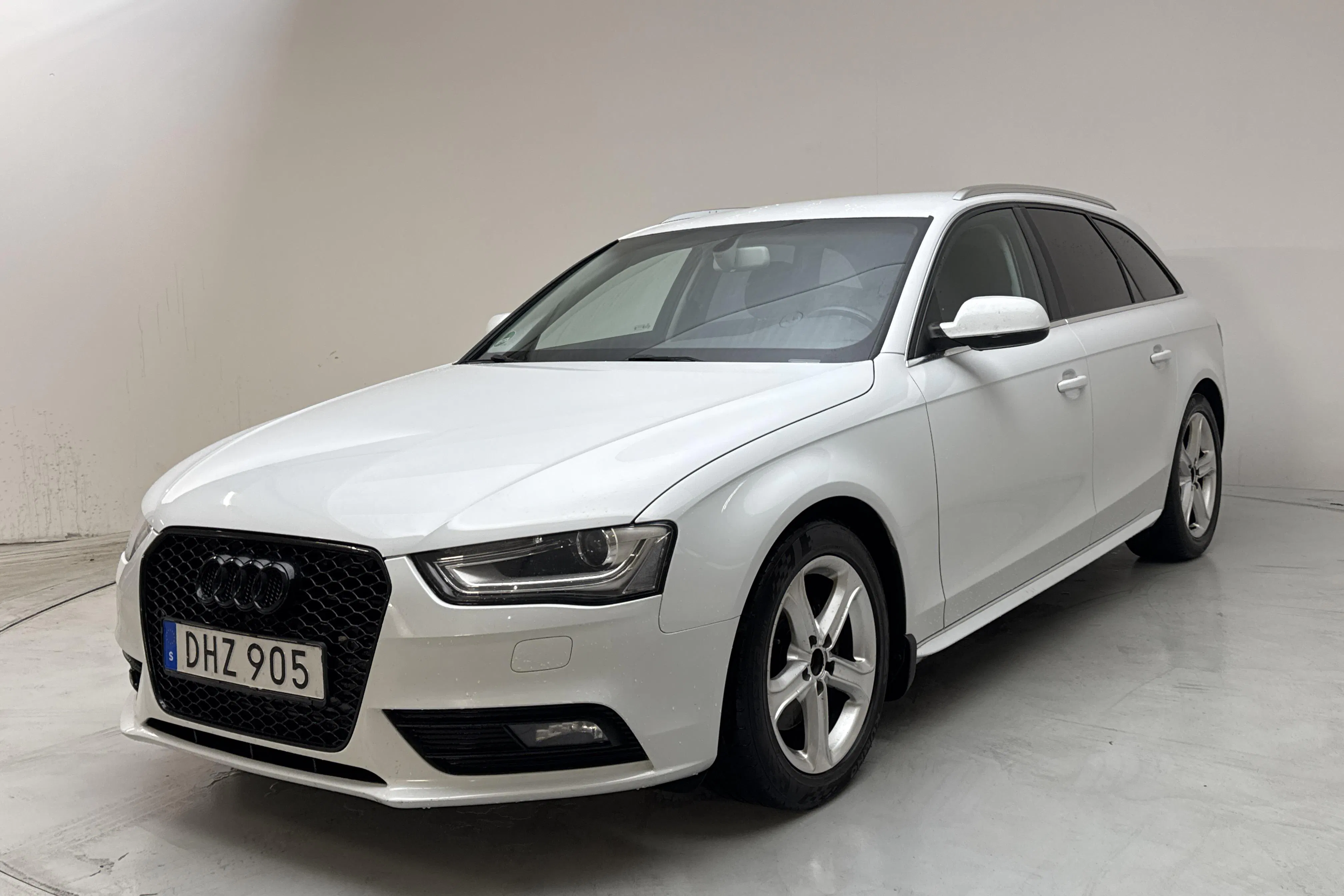 Presentationsfoto 1 av 13: Audi A4 2.0 TDI clean diesel Avant (150hk) - 19 872 mil - Manuell - vit - 2014