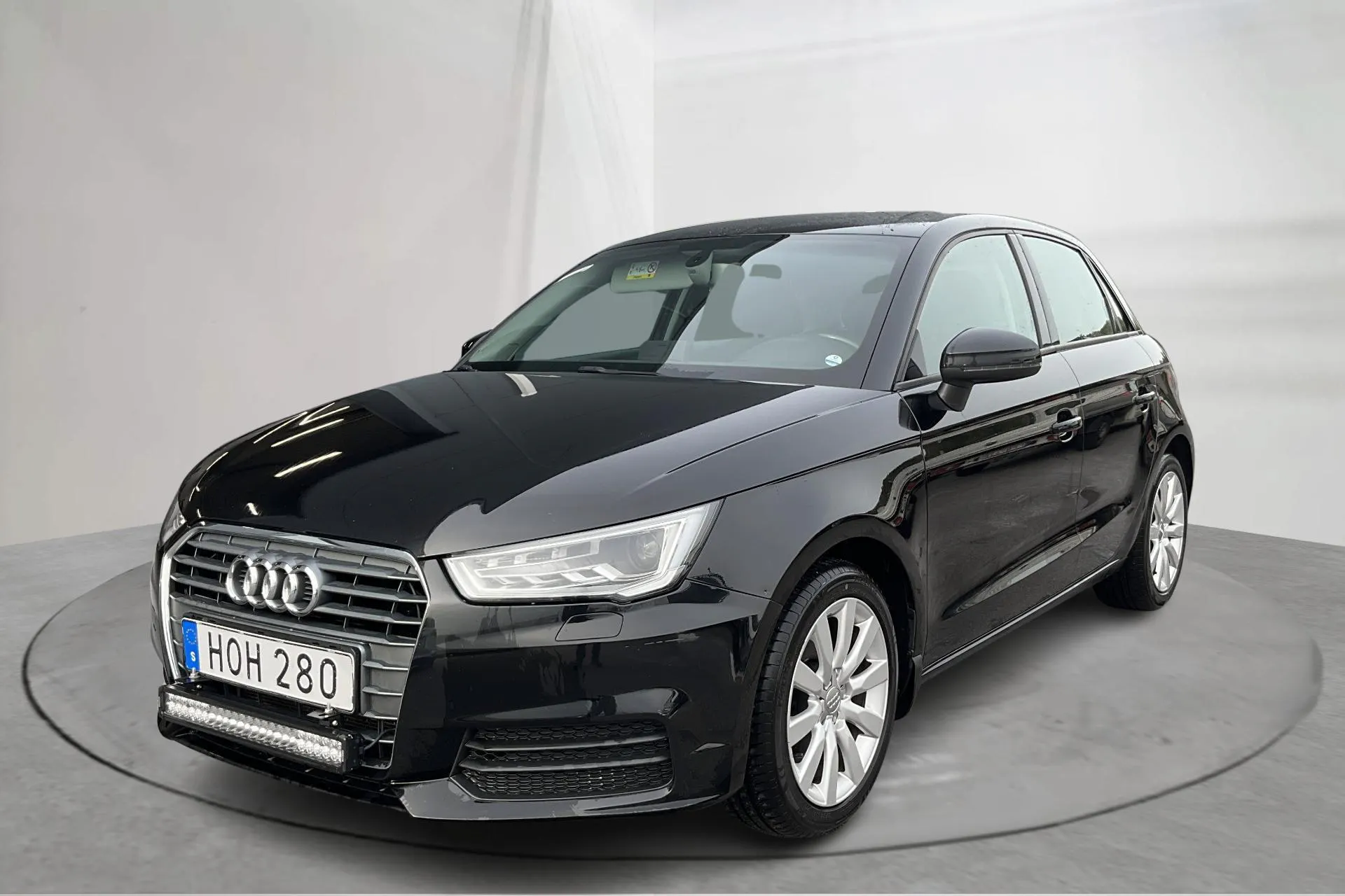 Presentationsfoto 1 av 14: Audi A1 1.4 TFSI Sportback (125hk) - 14 464 mil - Automat - svart - 2018