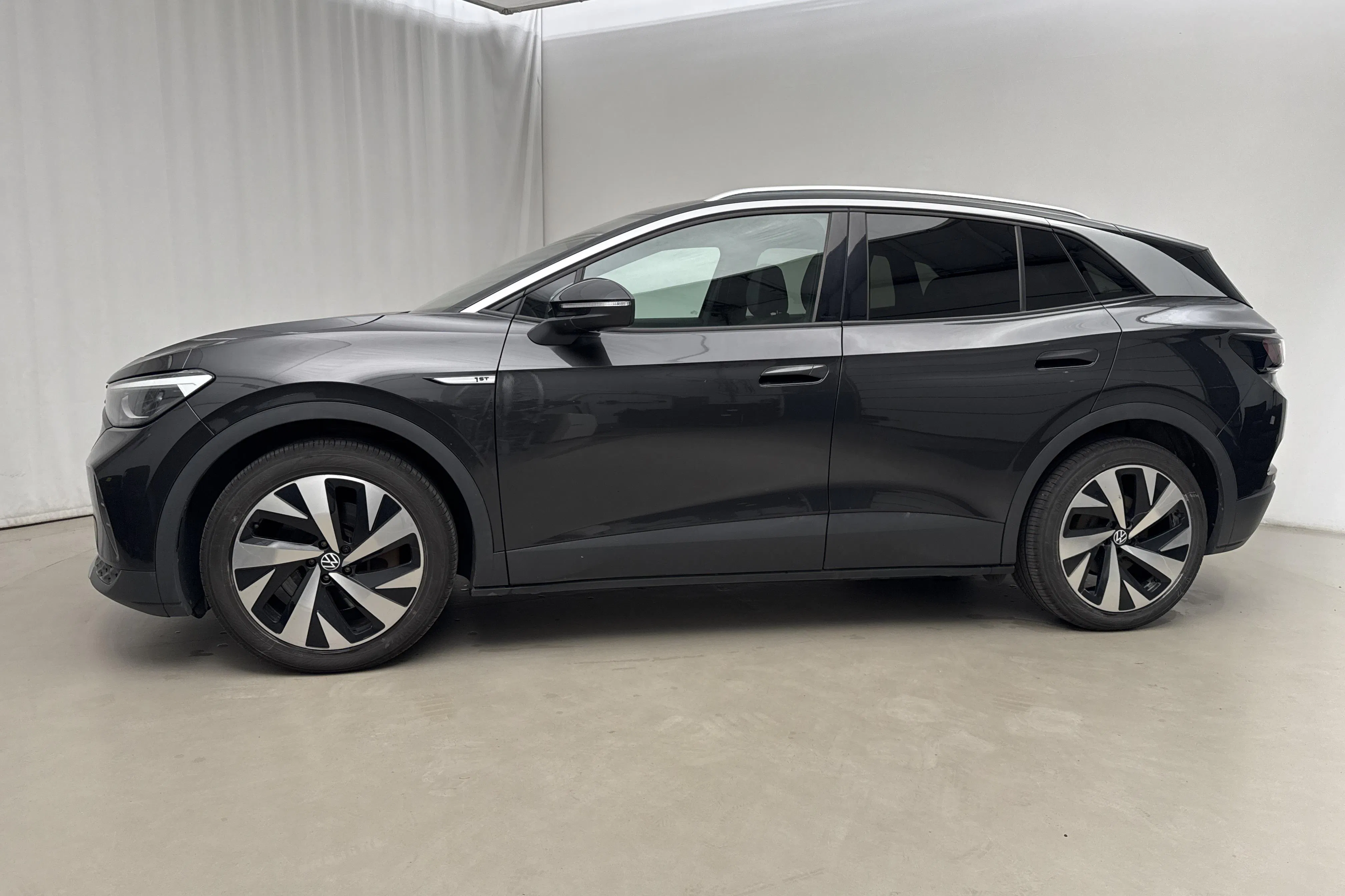 Presentationsfoto 2 av 21: VW ID.4 77kWh (204hk) - 15 773 mil - Automat - Mörkgrå - 2021