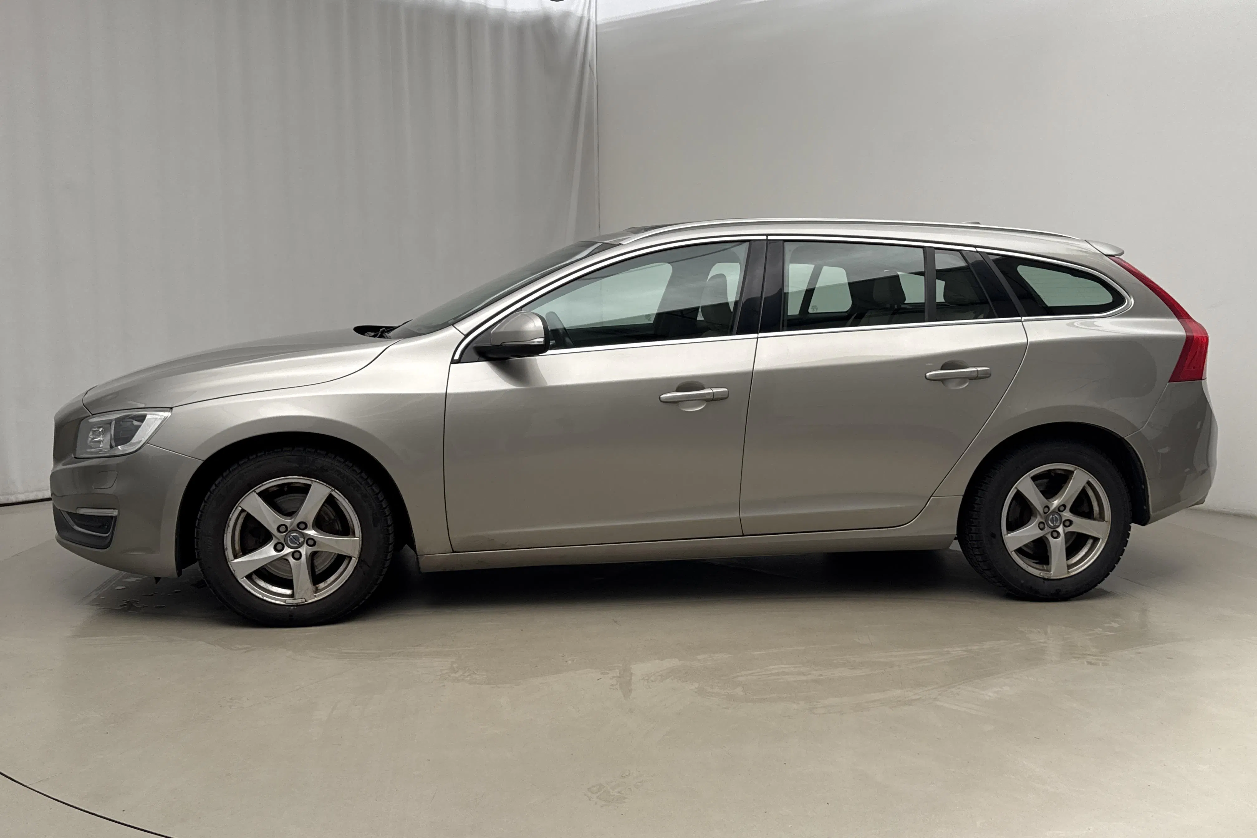 Presentation photo 2 of 17: Volvo V60 D4 (181hk) - 234 250 km - Automatic - light brown - 2015