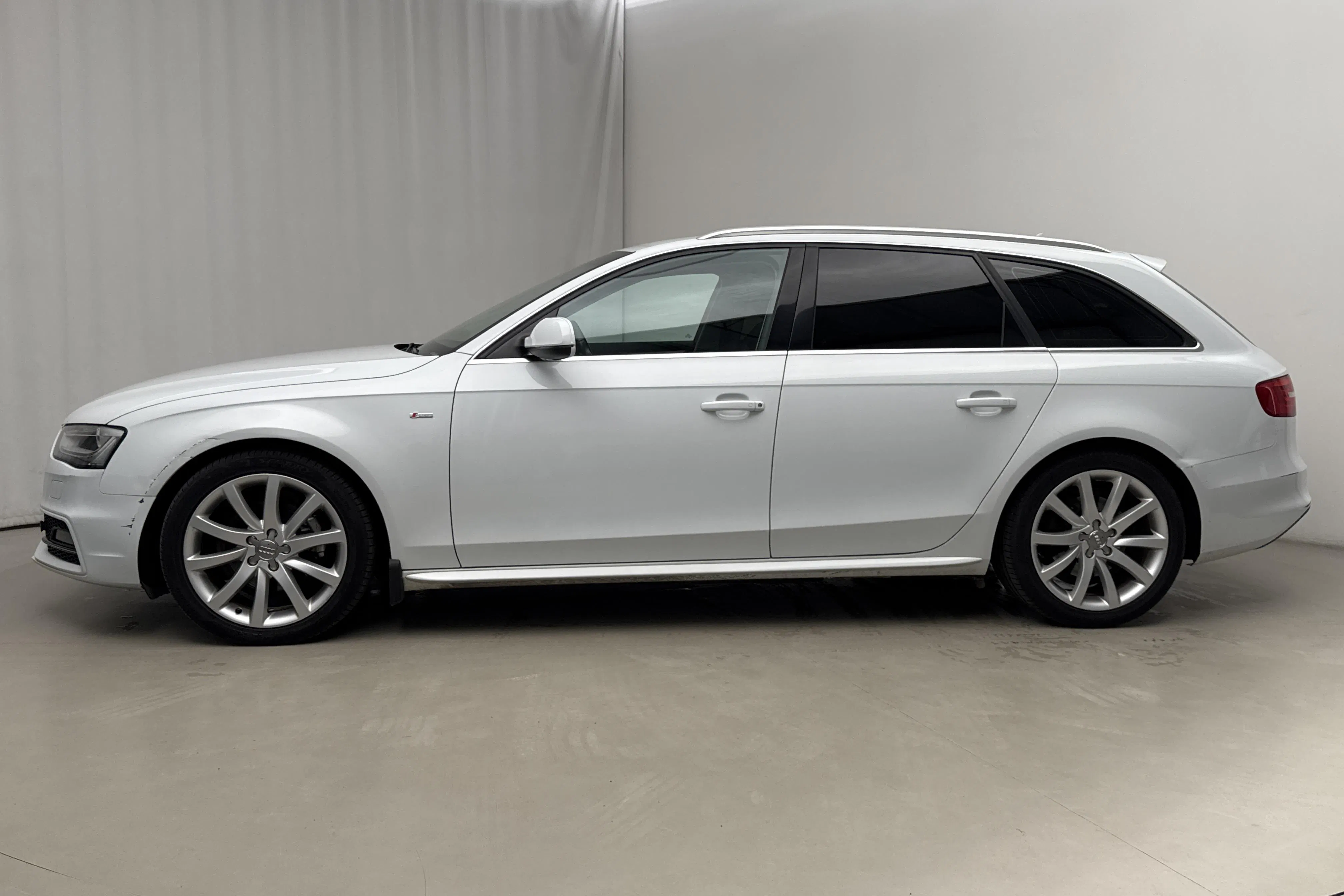 Presentationsfoto 2 av 16: Audi A4 2.0 TDI clean diesel Avant quattro (190hk) - 15 125 mil - Automat - vit - 2015
