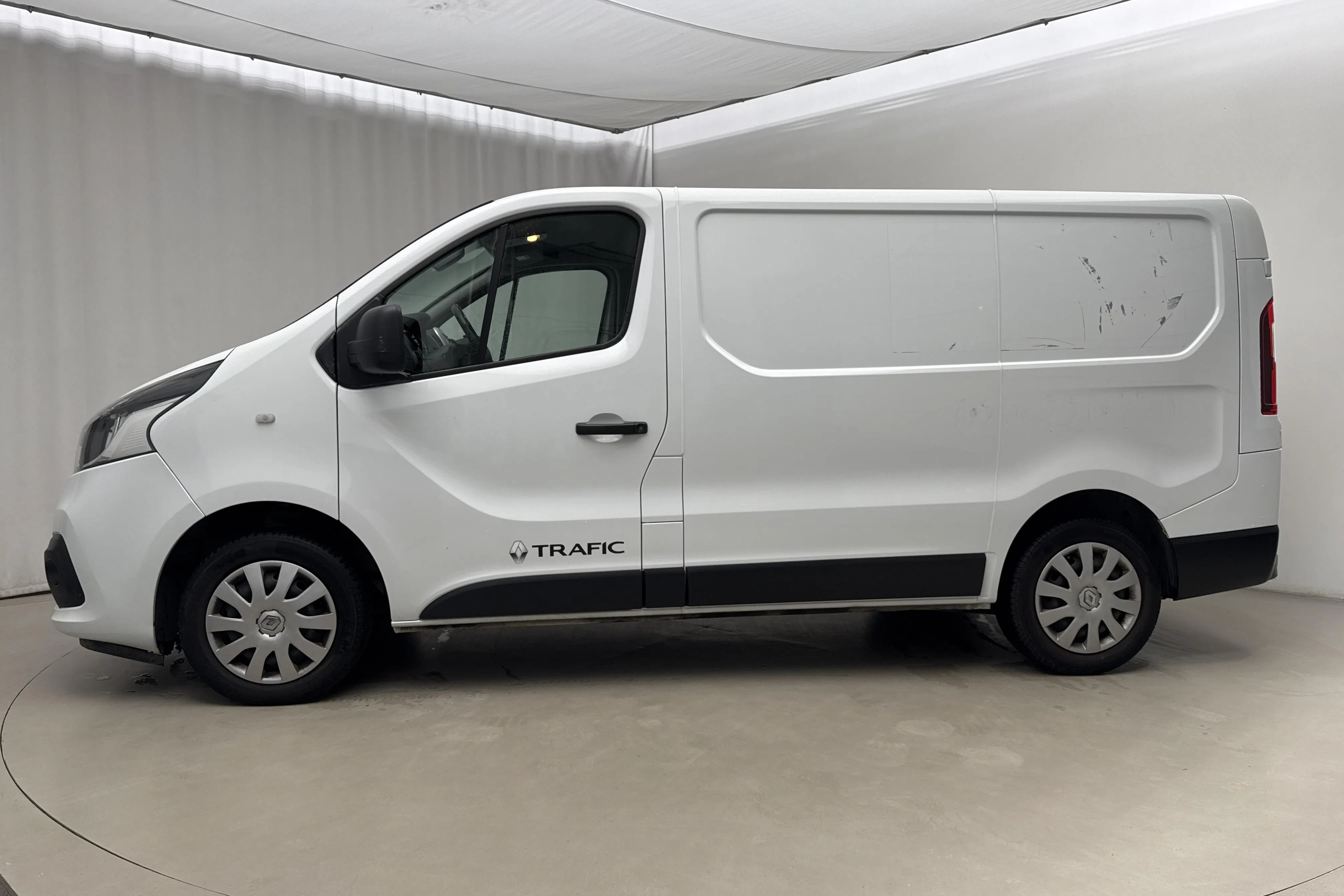 Presentationsfoto 2 av 16: Renault Trafic 1.6 dCi Skåp (125hk) - 12 812 mil - Manuell - vit - 2019