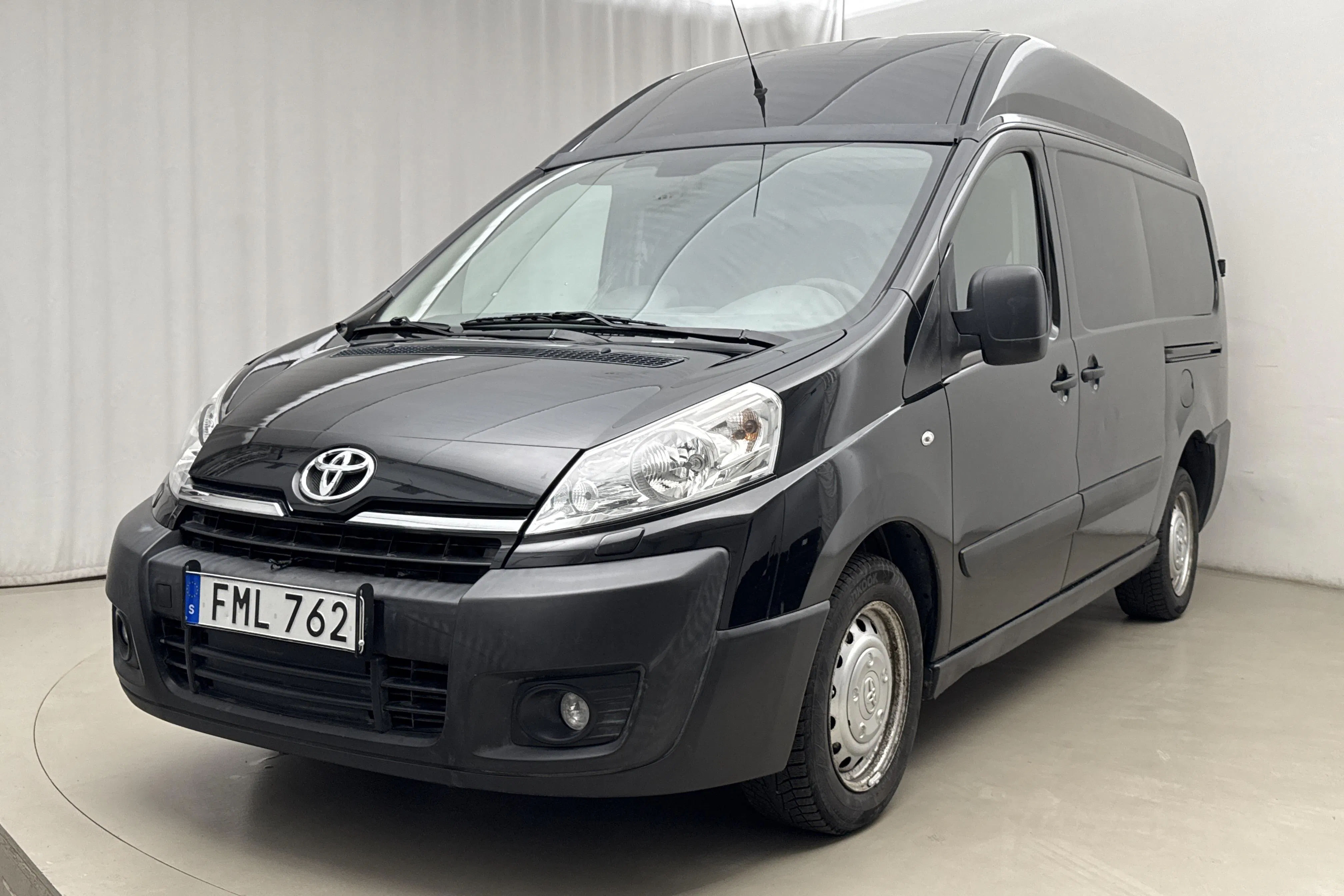 Presentationsfoto 1 av 12: Toyota PROACE 2.0 D-4D (163hk) - 21 460 mil - Manuell - svart - 2014