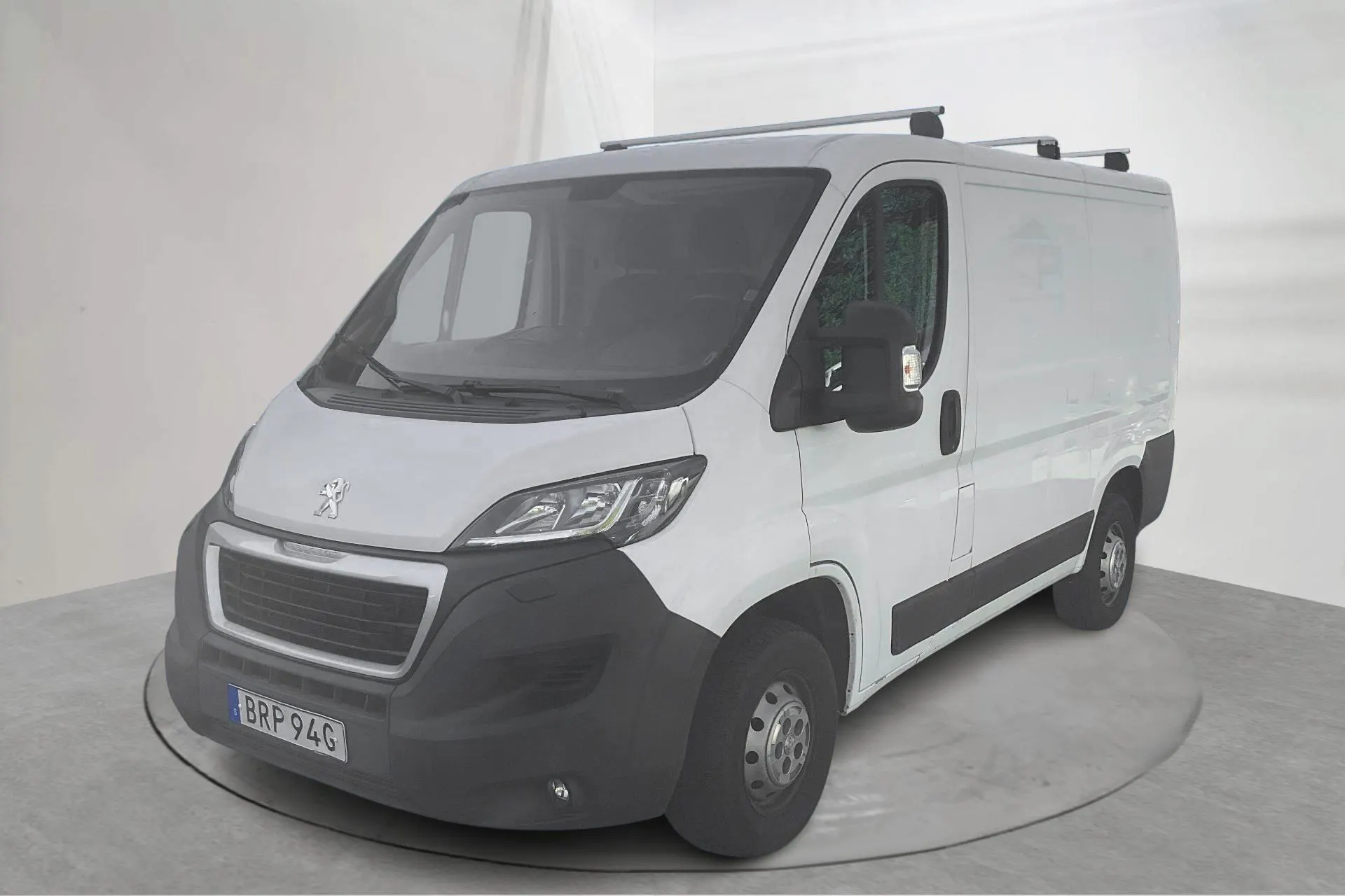 Presentationsfoto 1 av 13: Peugeot Boxer 330 2.0 BlueHDi Skåp (110hk) - 6 163 mil - Manuell - vit - 2019