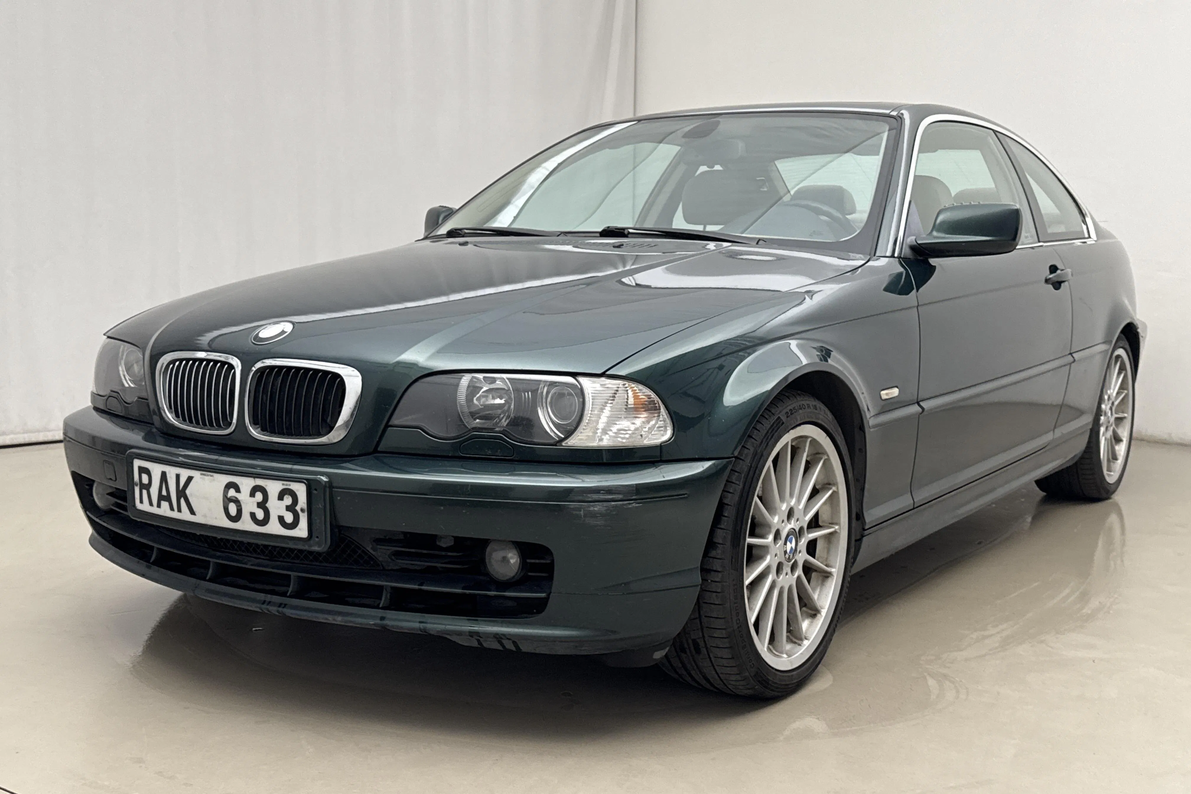 Presentationsfoto 1 av 18: BMW 323Ci Coupé, E46 (170hk) - 18 799 mil - Manuell - grön - 2000