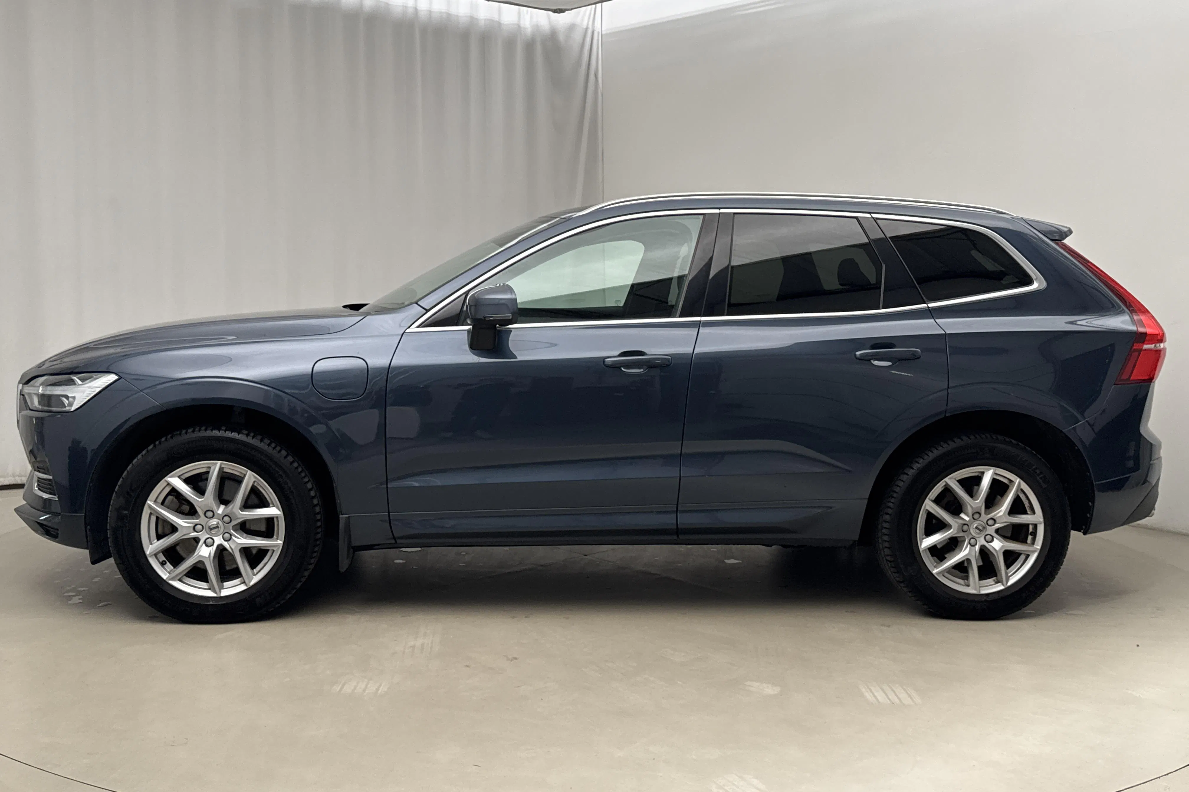 Presentationsfoto 2 av 22: Volvo XC60 T8 AWD Recharge (390hk) - 10 692 mil - Automat - Mörkblå - 2019