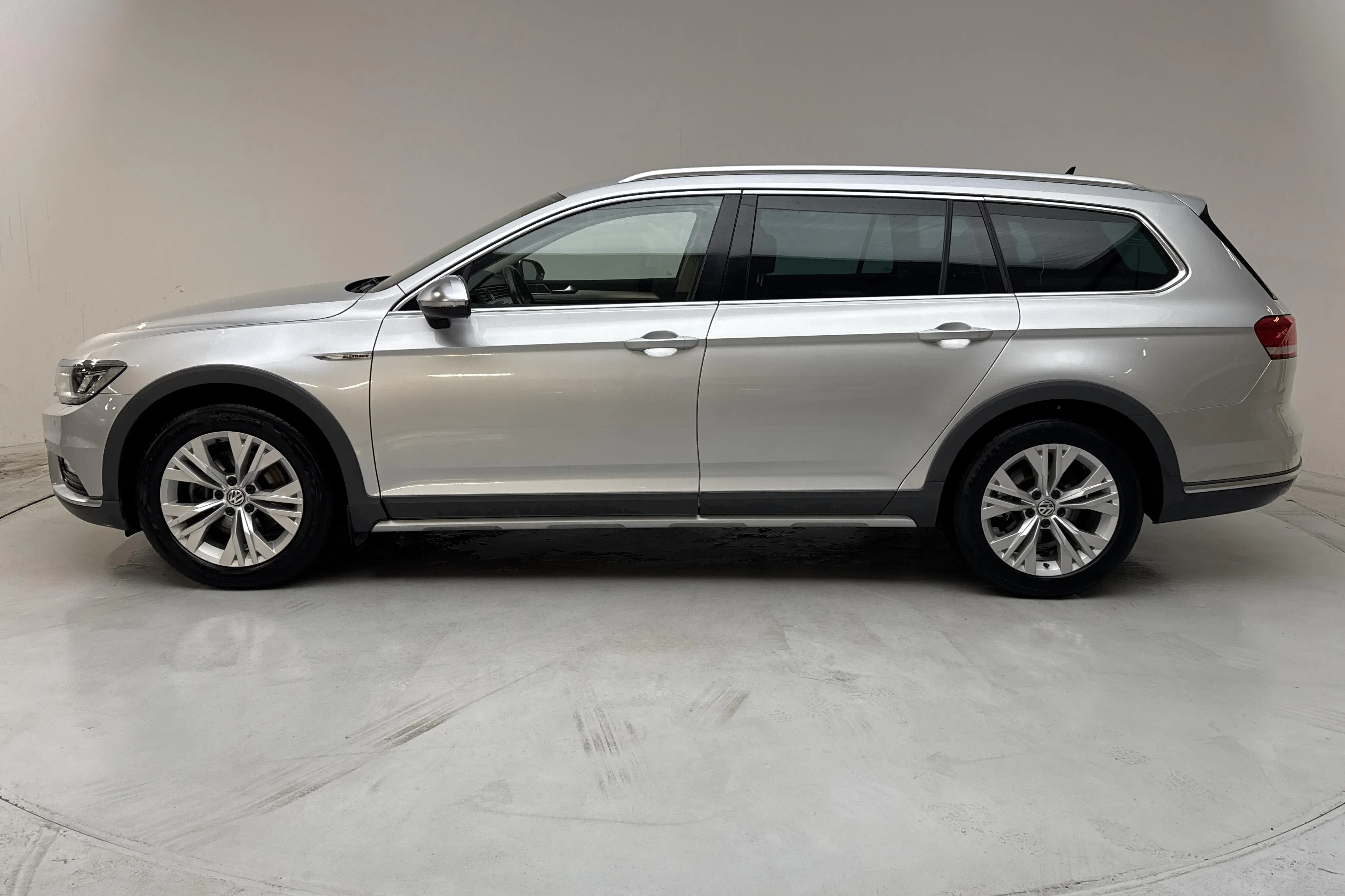 Presentation photo 2 of 13: VW Passat Alltrack 2.0 TDI 4MOTION (190hk) - 147 710 km - Automatic - silver - 2016