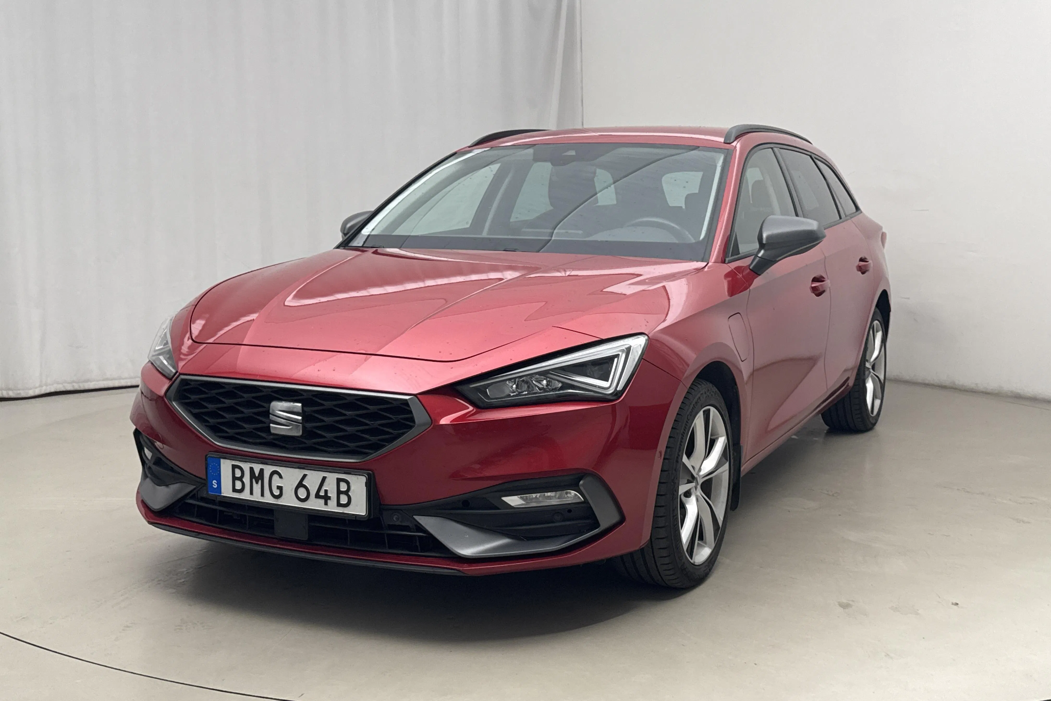 Presentation photo 1 of 20: Seat Leon 1.4 e-Hybrid Plug-in Sportstourer (204hk) - 97 880 km - Automatic - red - 2021