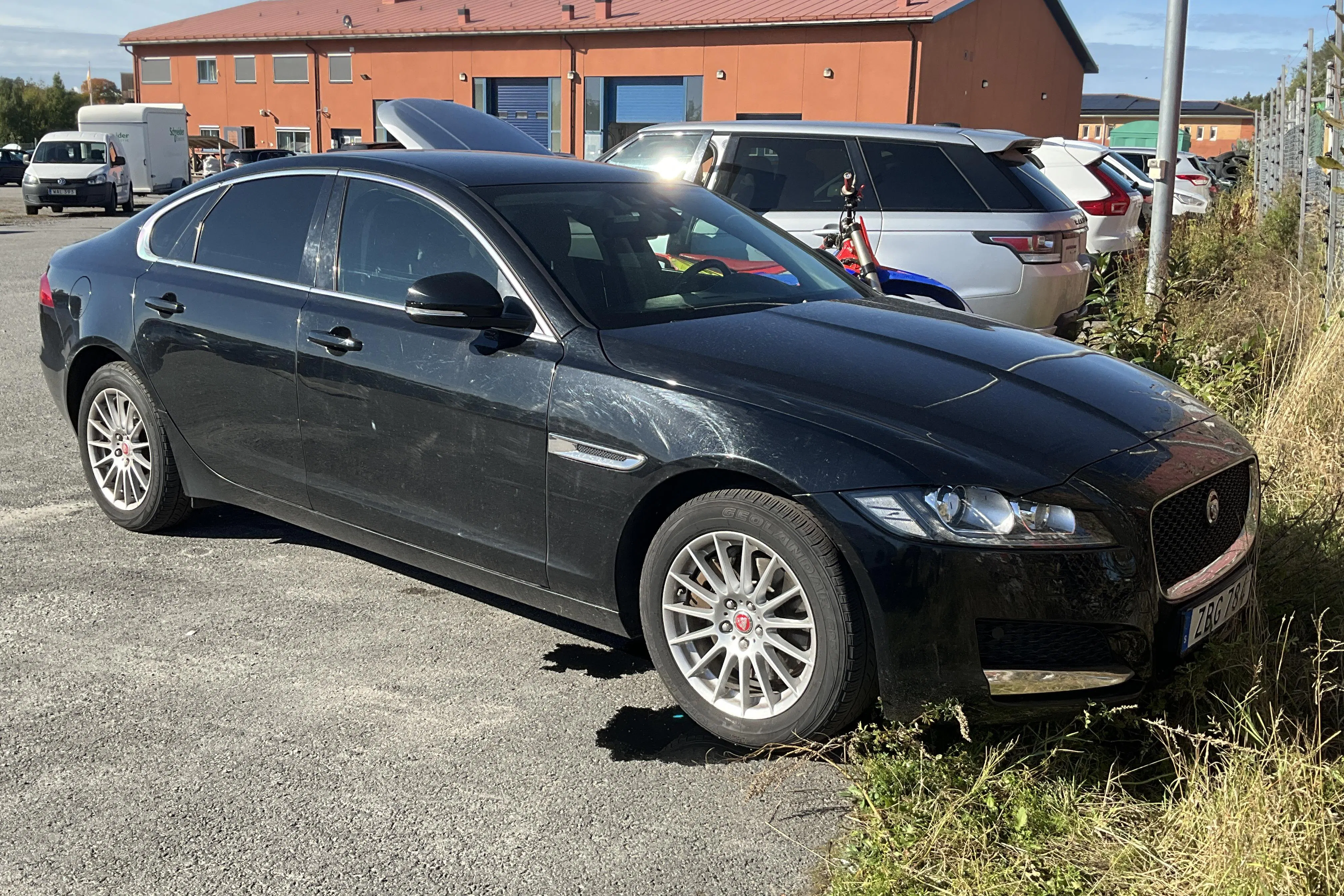 Presentationsfoto 1 av 11: Jaguar XF 2.0D RWD (180hk) - 12 119 mil - Automat - svart - 2018