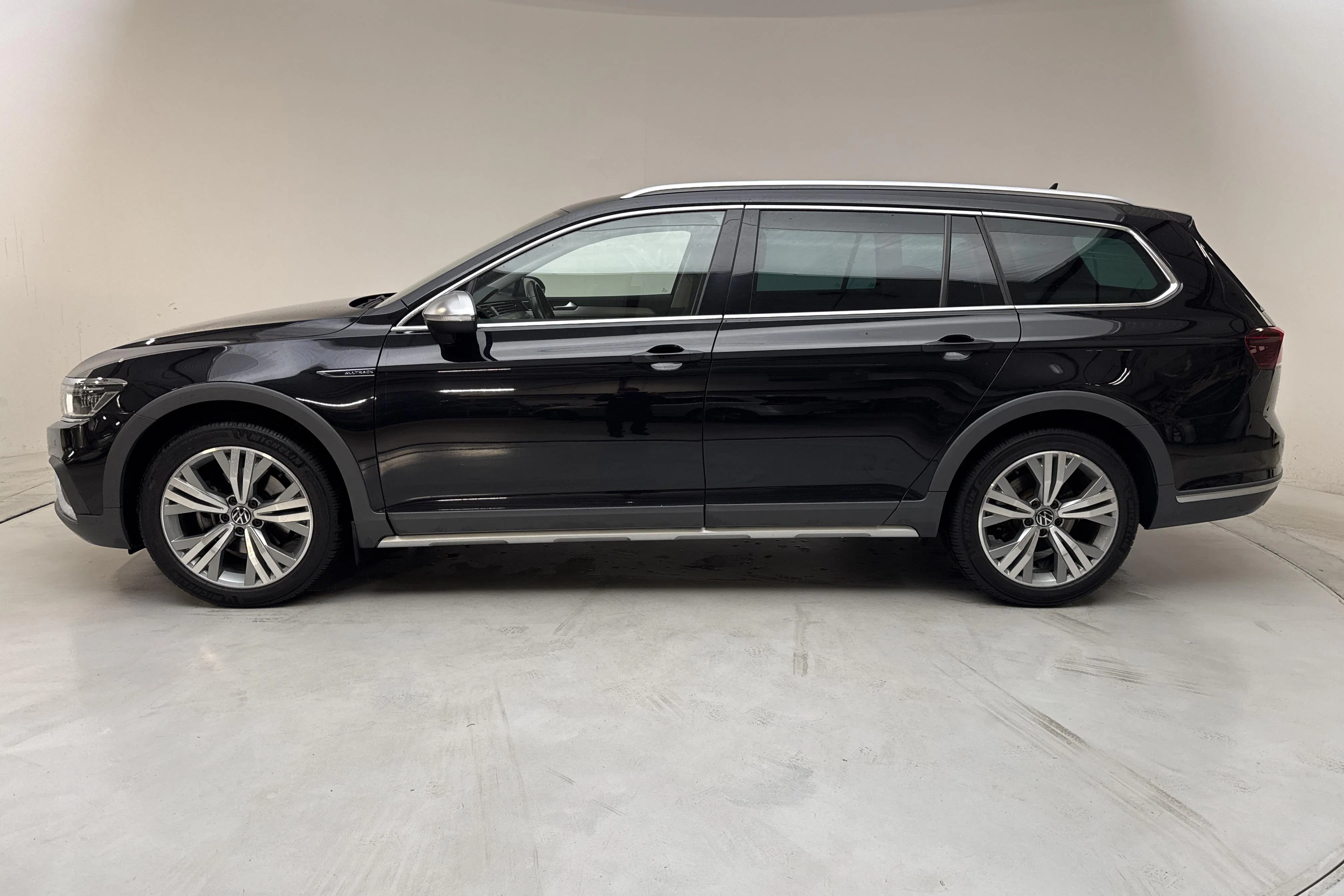Presentation photo 2 of 13: VW Passat Alltrack 2.0 TDI Sportscombi 4Motion (200hk) - 151 880 km - Automatic - black - 2021