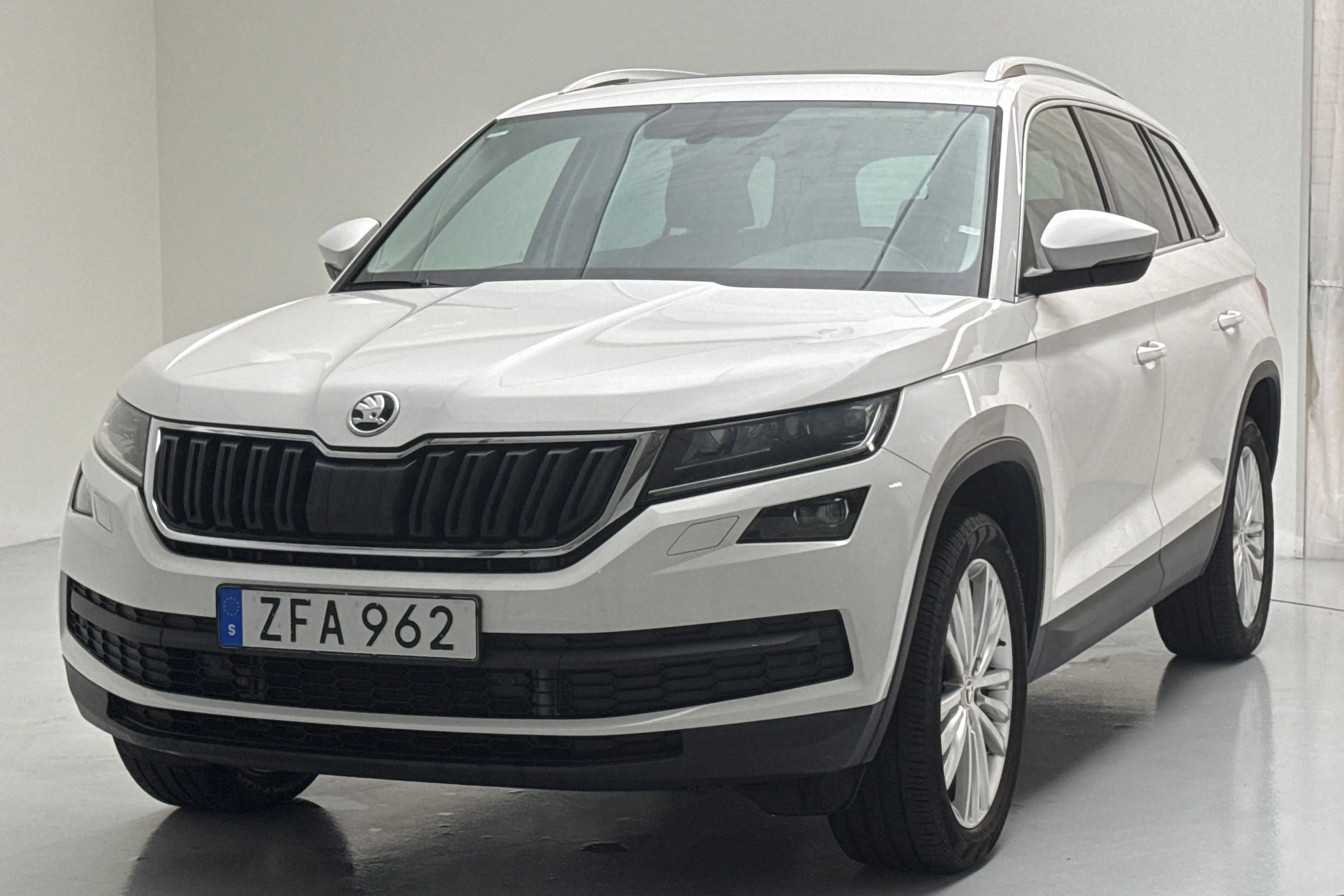 Presentationsfoto 1 av 17: Skoda Kodiaq 2.0 TDI 4X4 (190hk) - 7 367 mil - Automat - vit - 2018