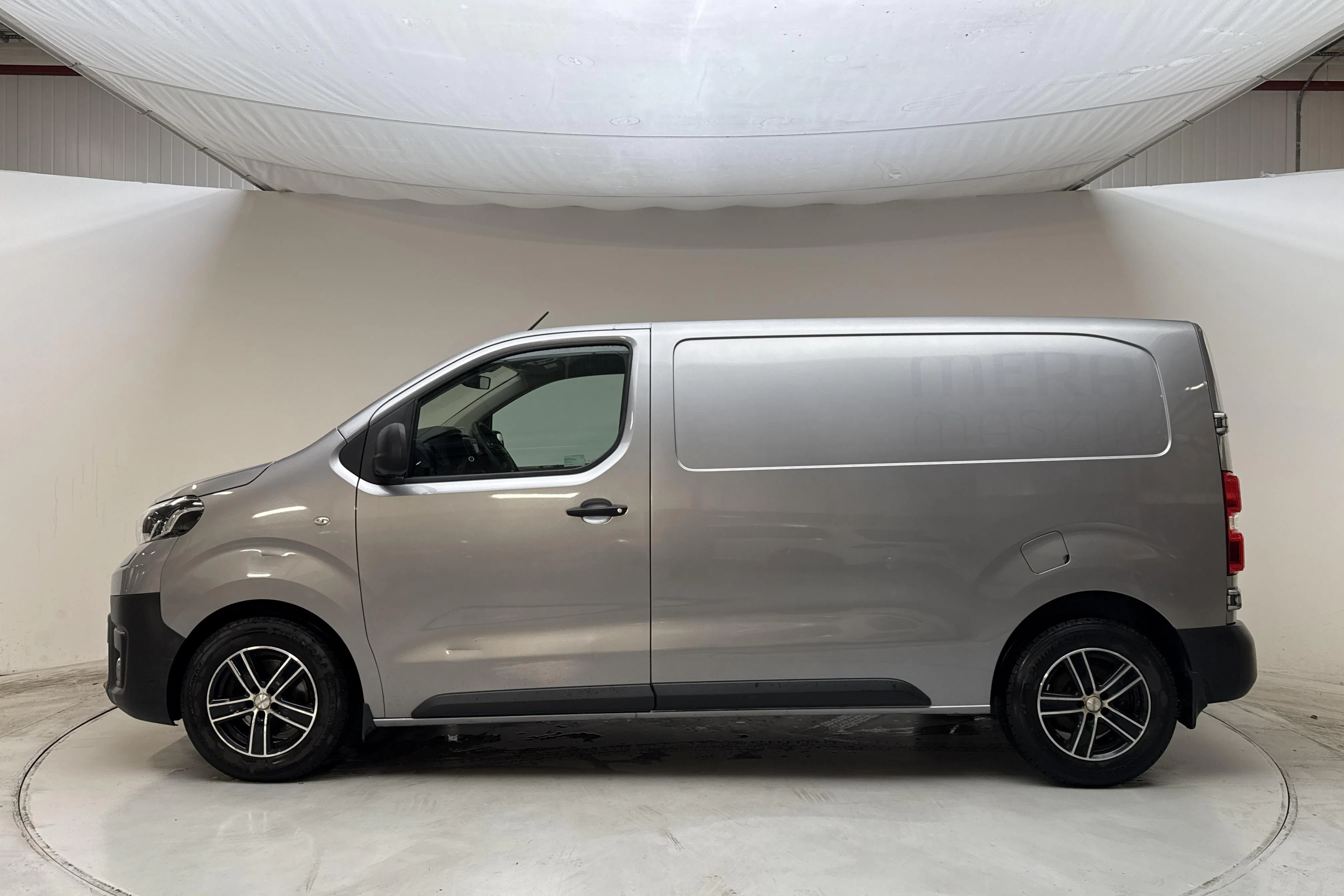 Presentationsfoto 2 av 12: Toyota PROACE 2.0D (177hk) - 12 265 mil - Automat - silver - 2019