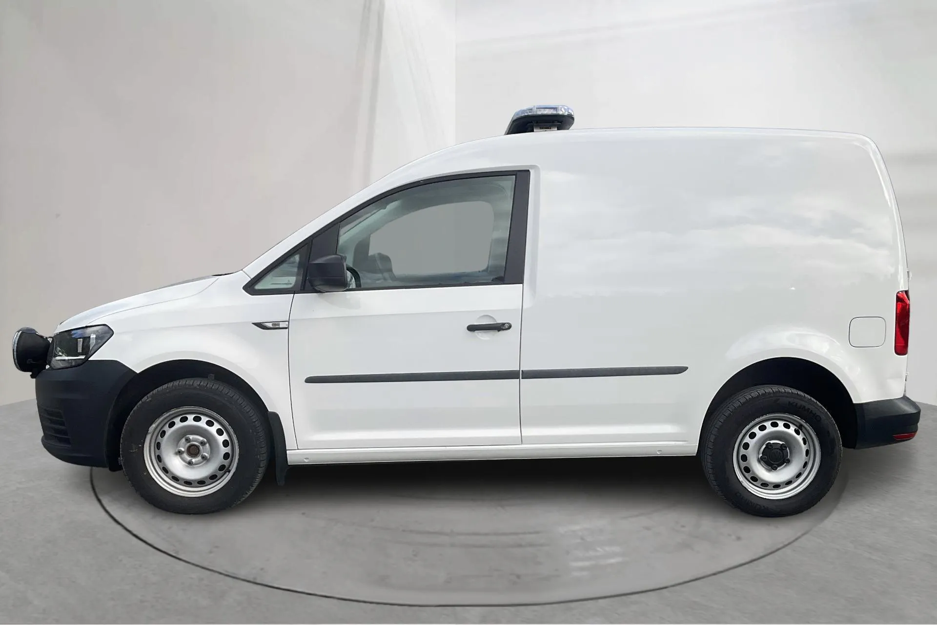 Presentationsfoto 2 av 17: VW Caddy 2.0 TDI Skåp 4MOTION (122hk) - 4 256 mil - Manuell - vit - 2020