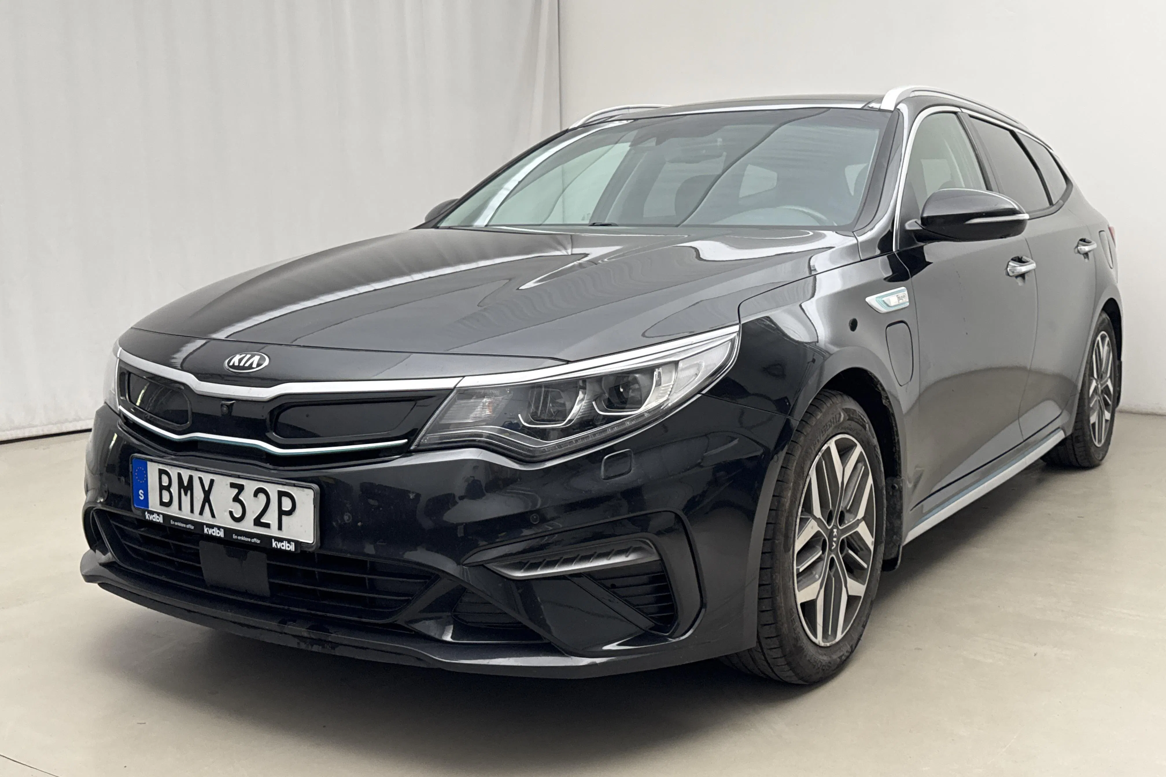 Presentationsfoto 1 av 27: KIA Optima 2.0 GDi Plug-in Hybrid SW (205hk) - 12 764 mil - Automat - svart - 2019