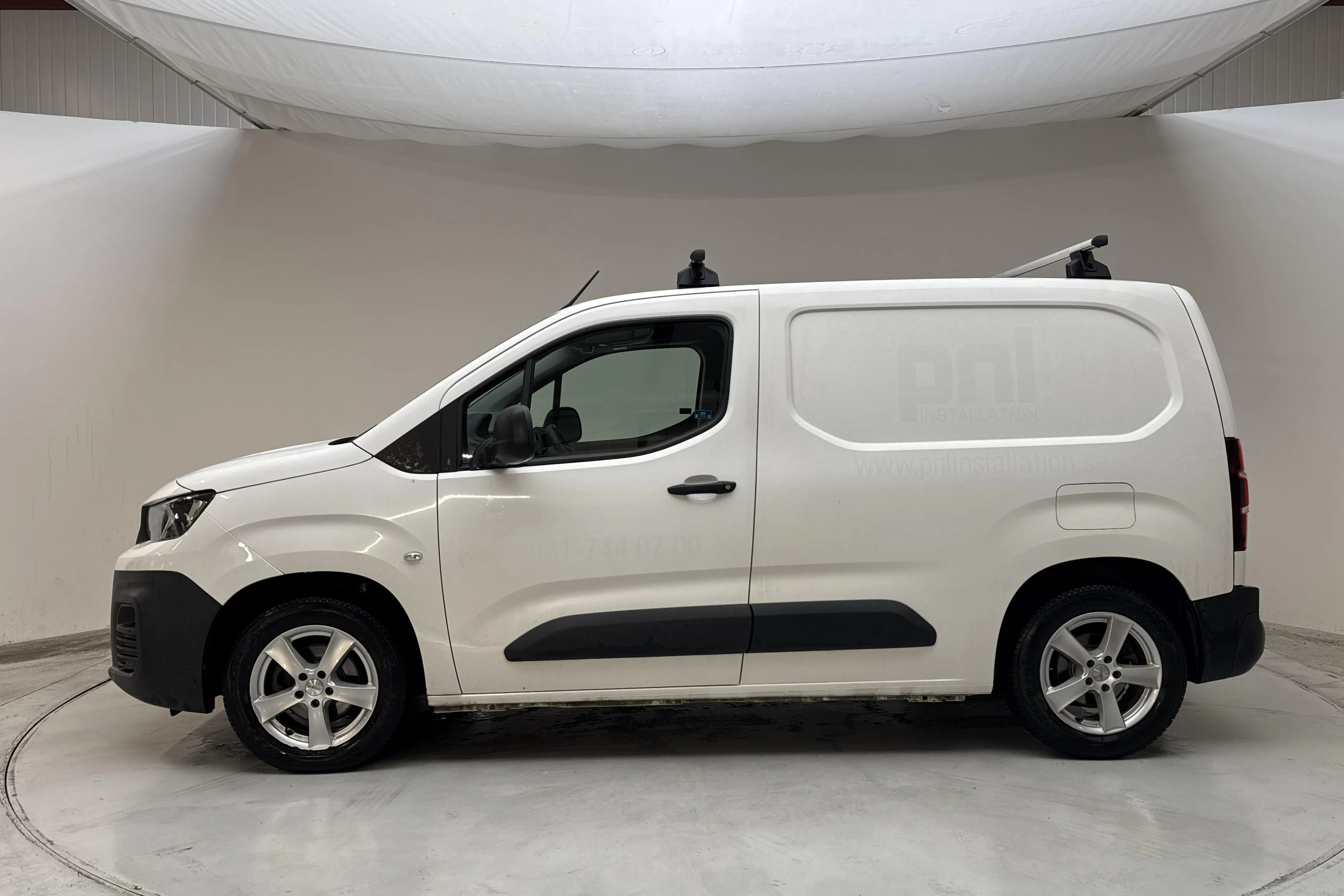 Presentationsfoto 2 av 13: Peugeot Partner 1.5 HDI Skåp (75hk) - 9 182 mil - Manuell - vit - 2020