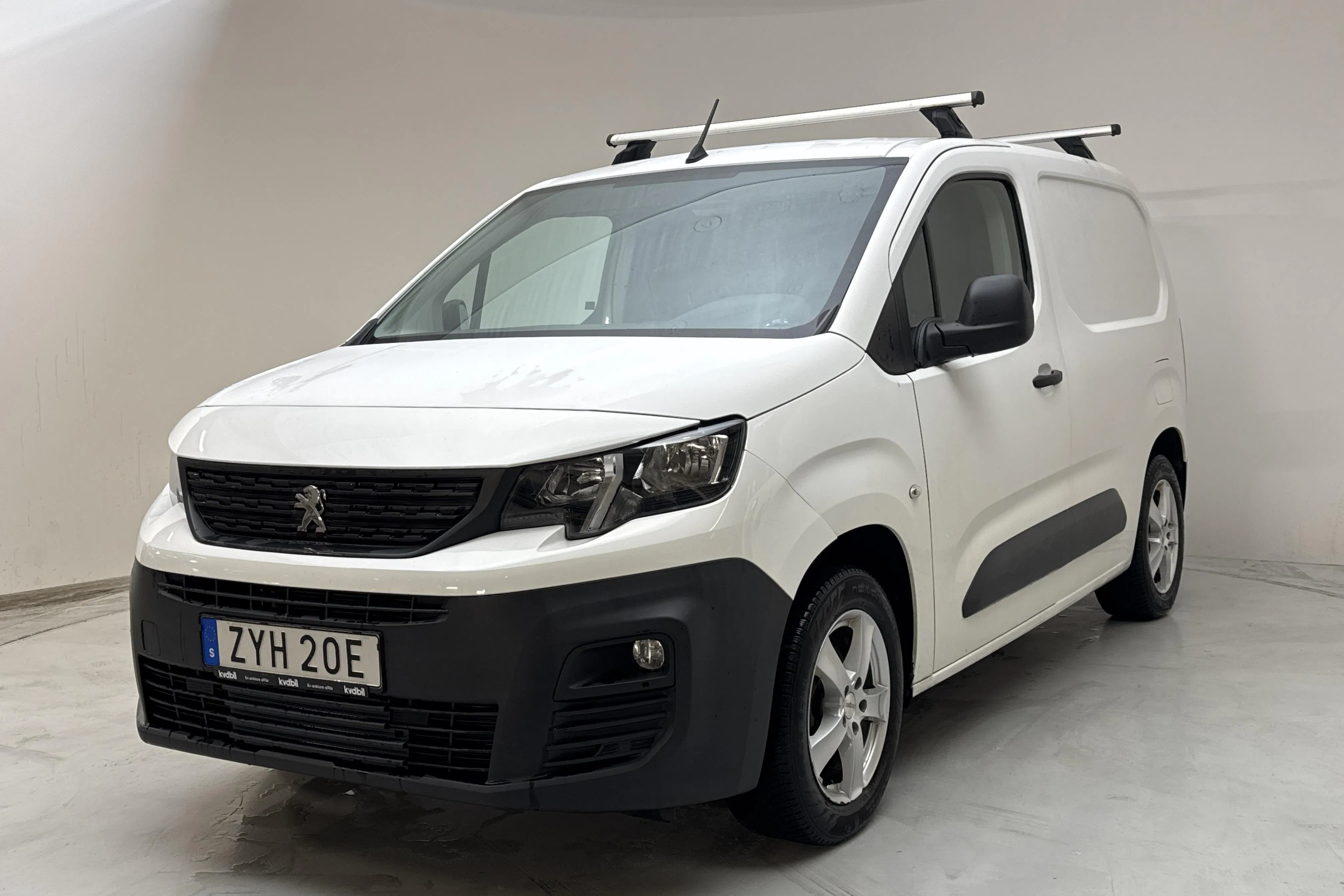 Presentationsfoto 1 av 13: Peugeot Partner 1.5 HDI Skåp (75hk) - 9 182 mil - Manuell - vit - 2020
