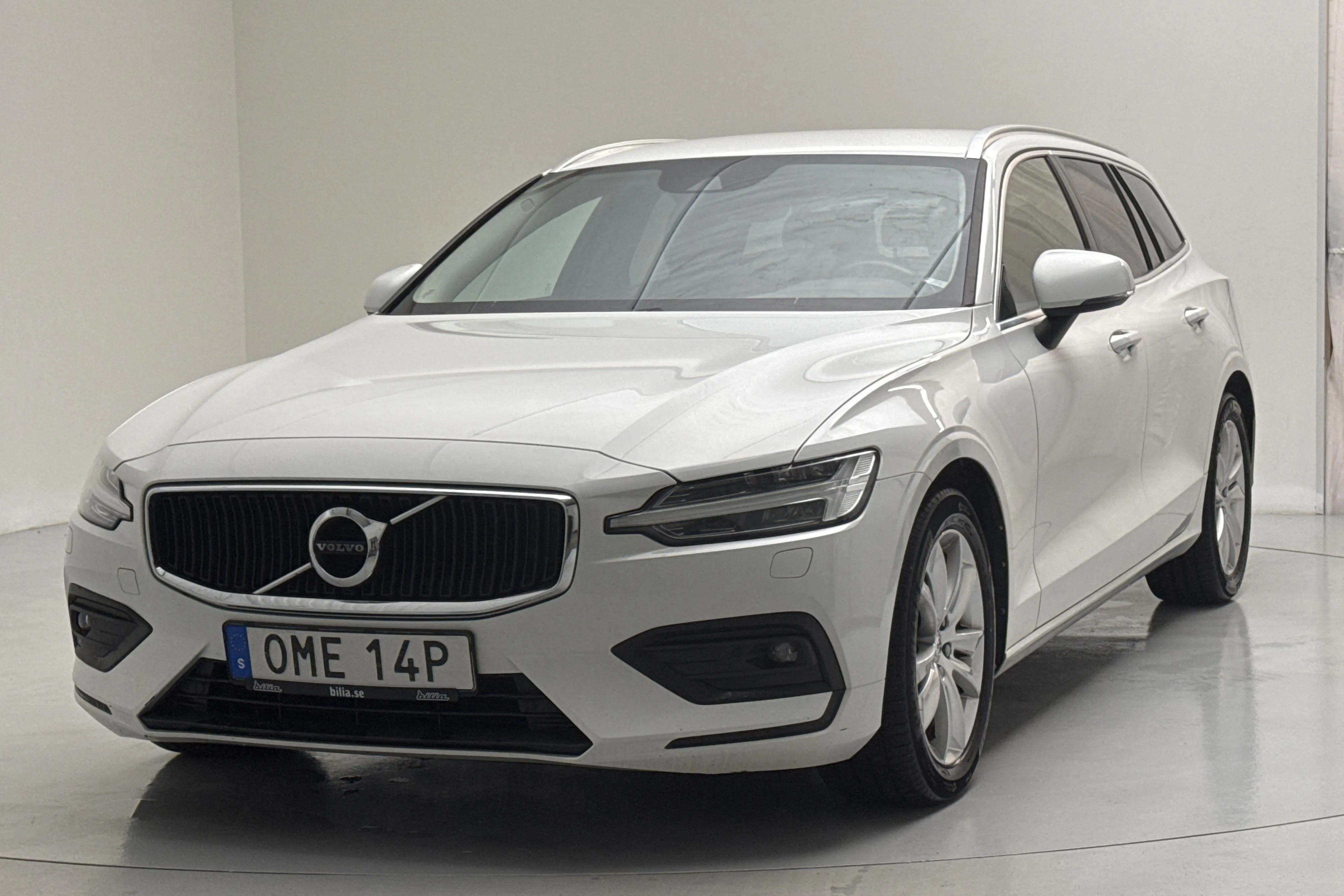 Presentation photo 1 of 13: Volvo V60 D4 (190hk) - 238 150 km - Automatic - white - 2020