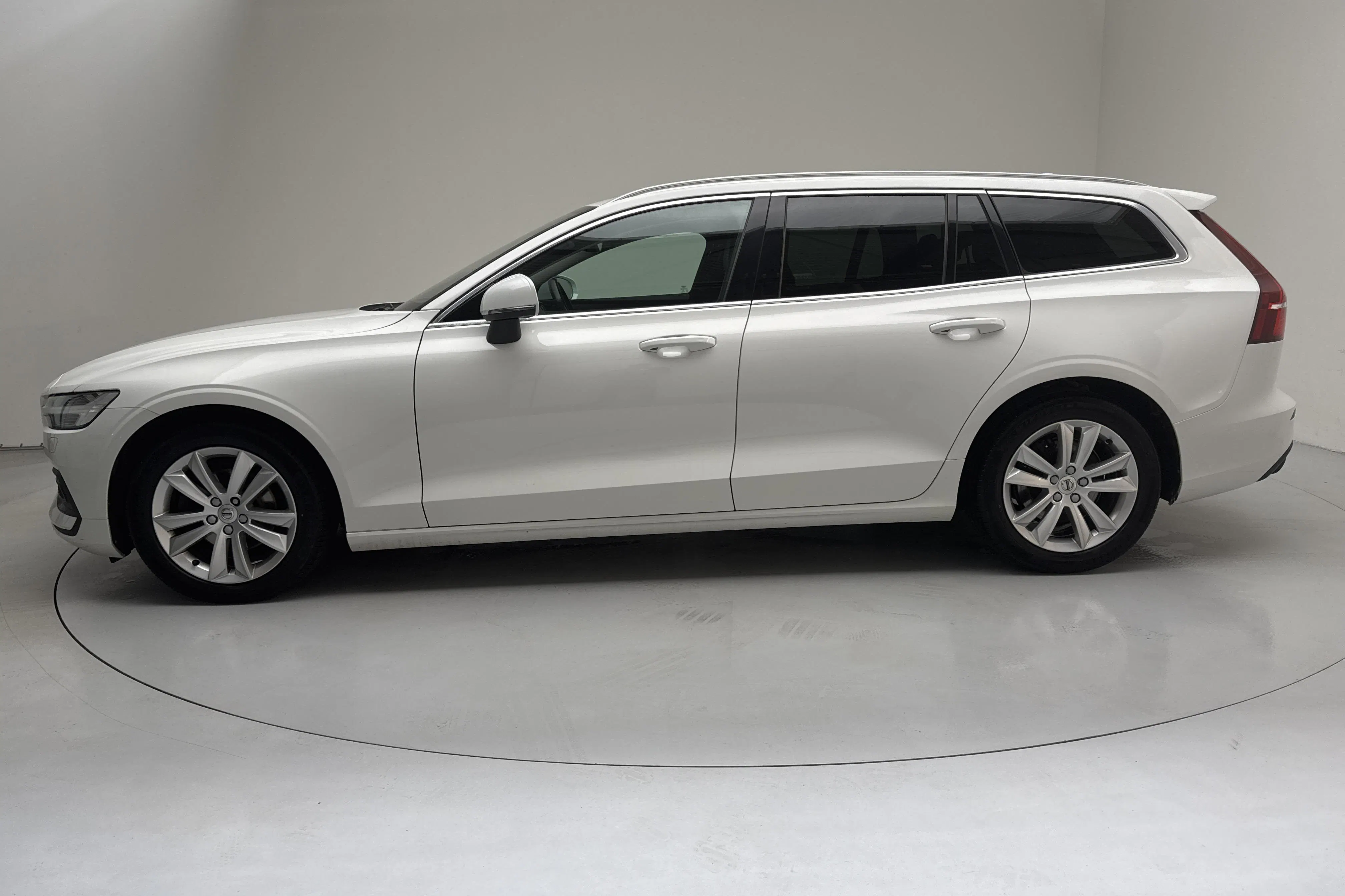 Presentation photo 2 of 13: Volvo V60 D4 (190hk) - 238 150 km - Automatic - white - 2020