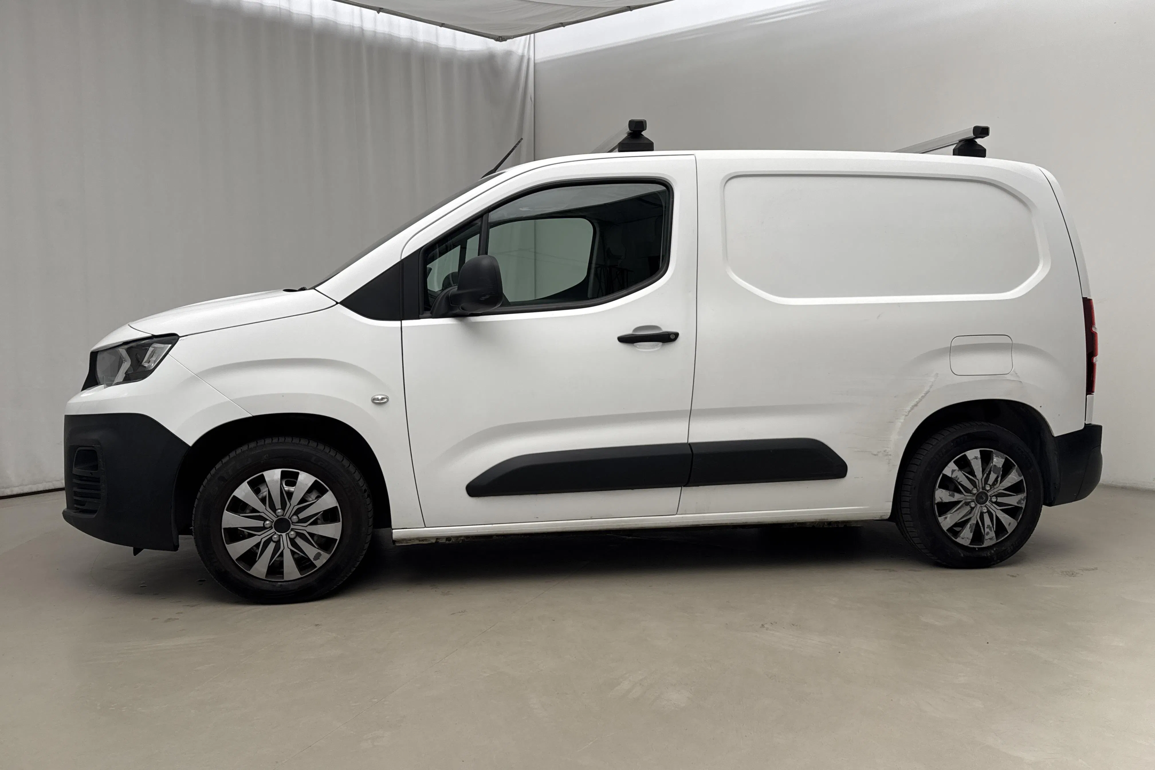 Presentationsfoto 2 av 18: Peugeot Partner 1.5 HDI Skåp (75hk) - 10 412 mil - Manuell - vit - 2020