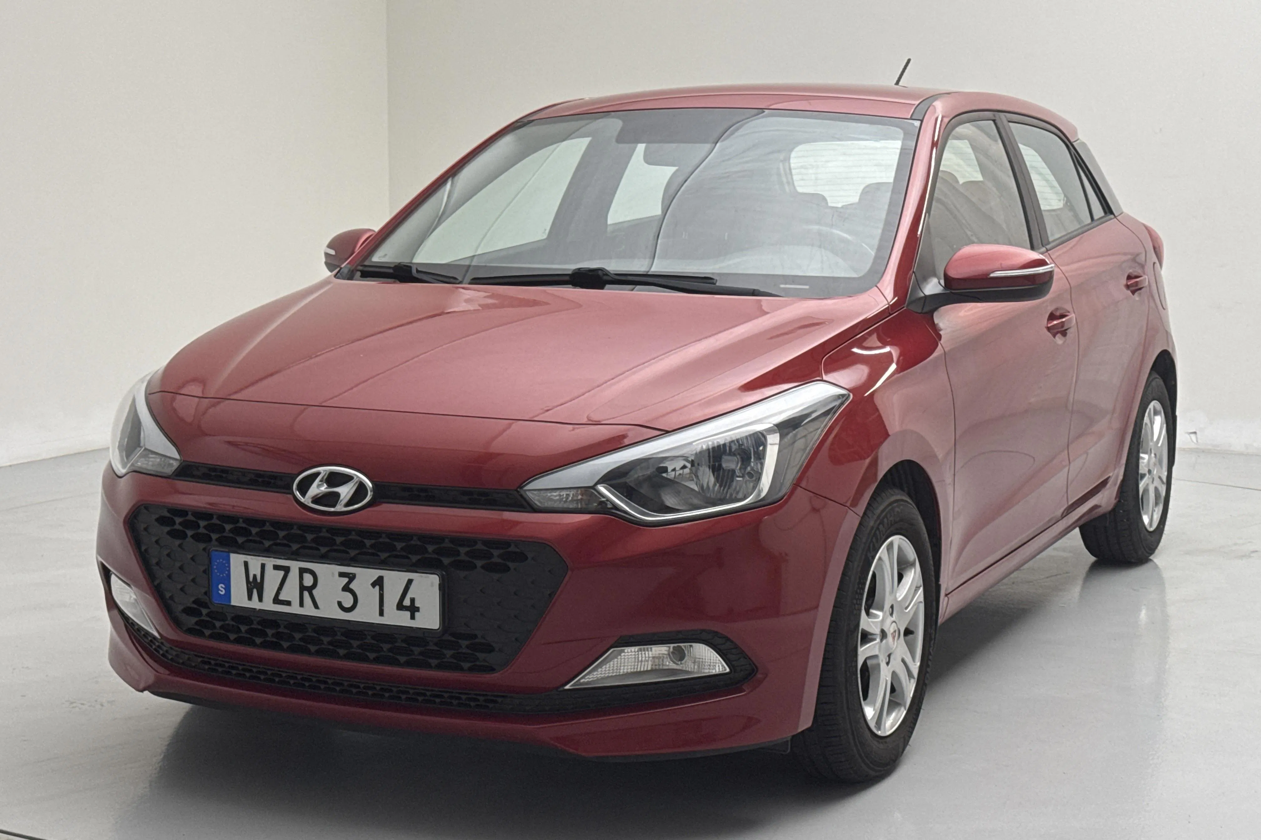 Presentationsfoto 1 av 11: Hyundai i20 1.2 (84hk) - 4 624 mil - Manuell - röd - 2018