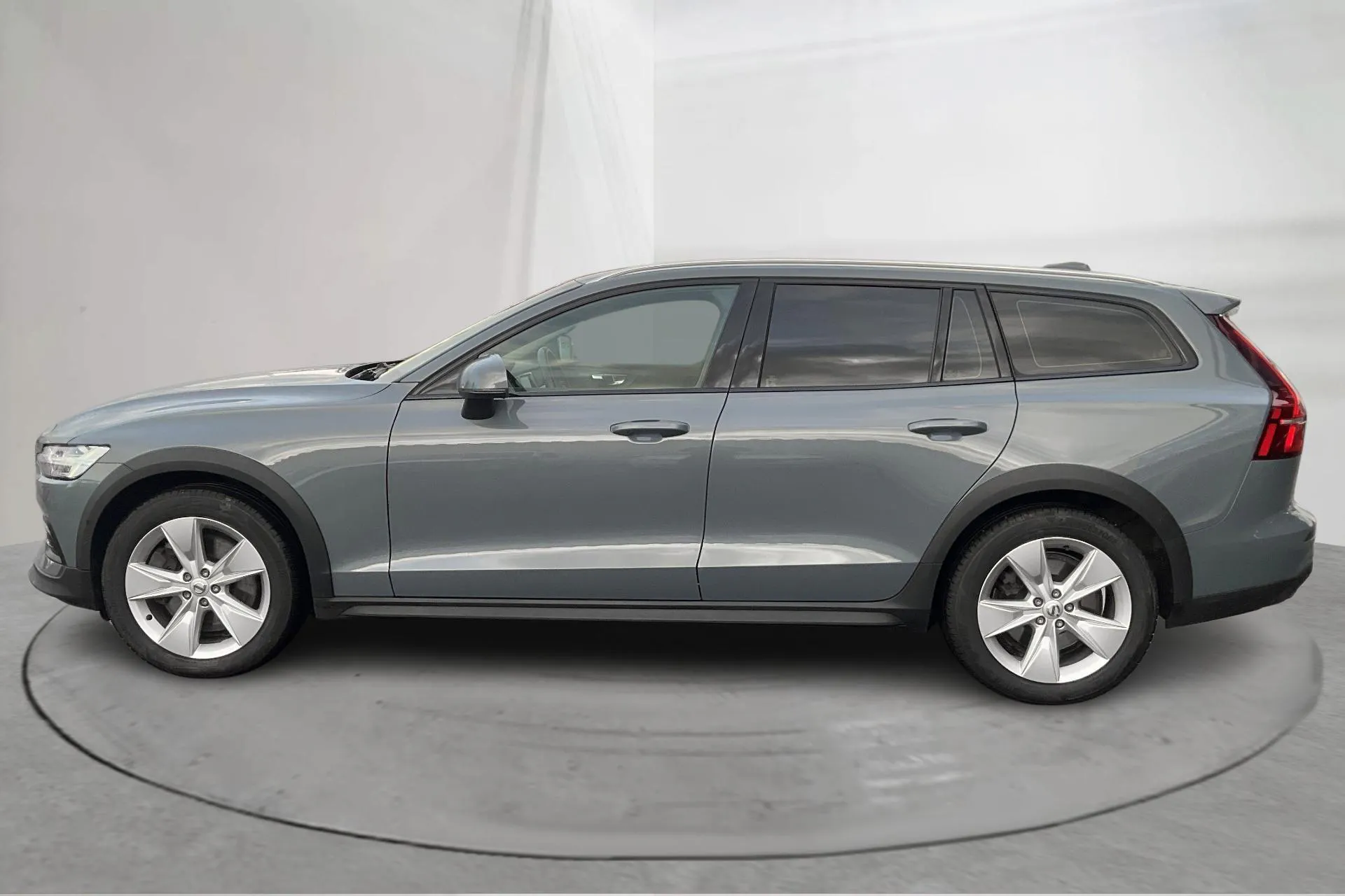 Presentationsfoto 2 av 19: Volvo V60 B4 Cross Country AWD Mildhybrid, Diesel (197hk) - 9 245 mil - Automat - grå - 2022