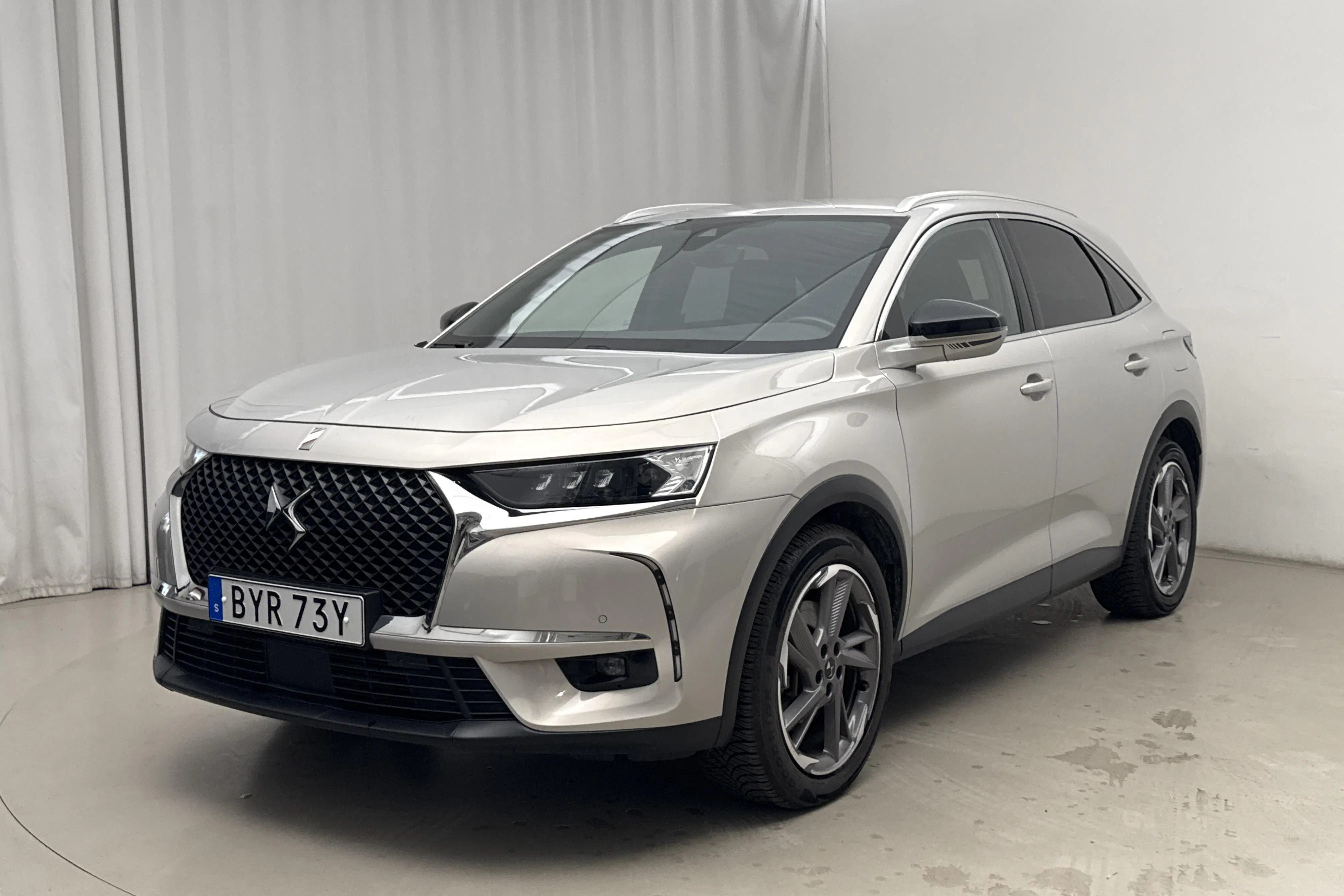 Presentationsfoto 1 av 19: DS DS7 Crossback E-Tense PHEV (225hk) - 6 613 mil - Automat - grå - 2022