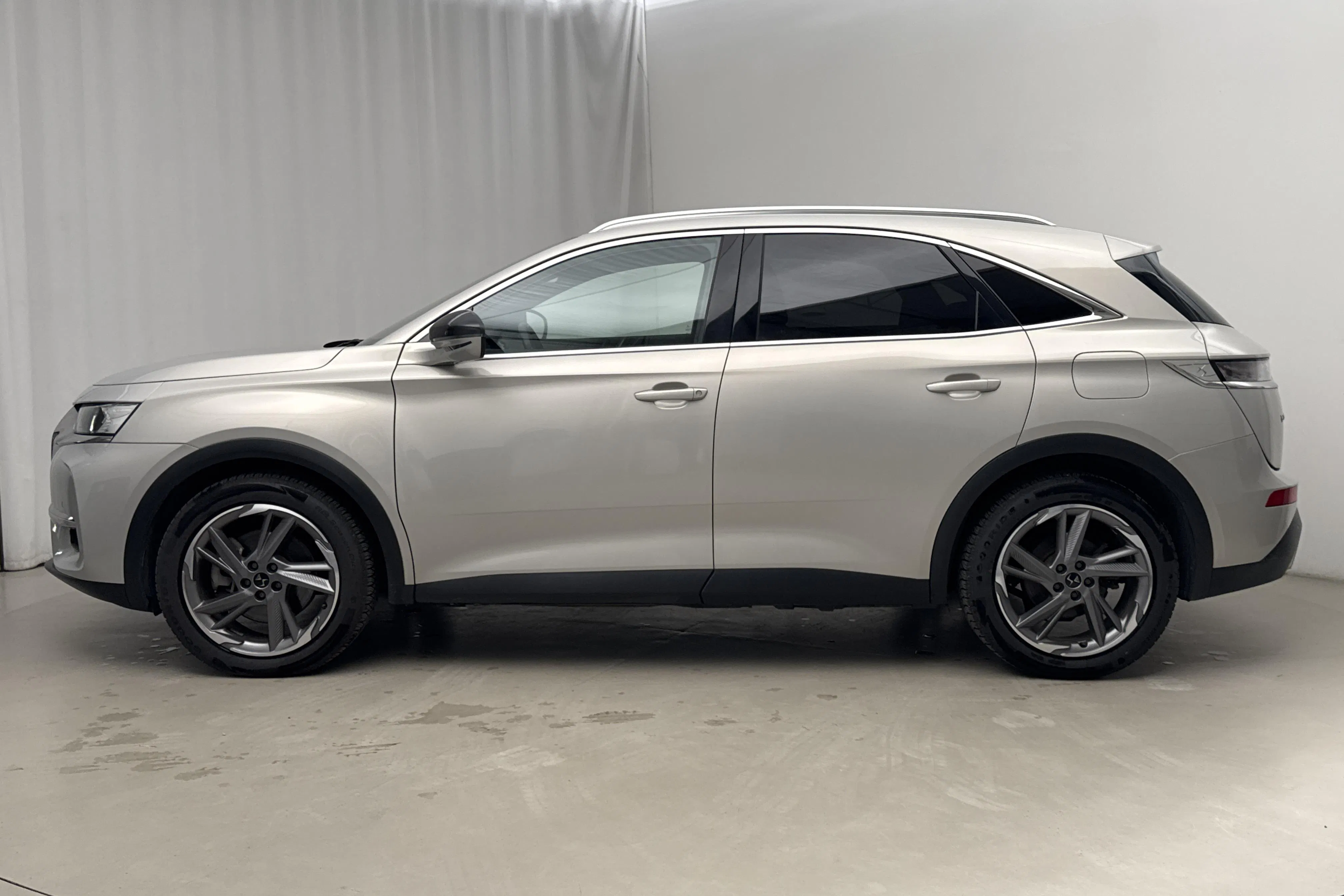Presentationsfoto 2 av 19: DS DS7 Crossback E-Tense PHEV (225hk) - 6 613 mil - Automat - grå - 2022