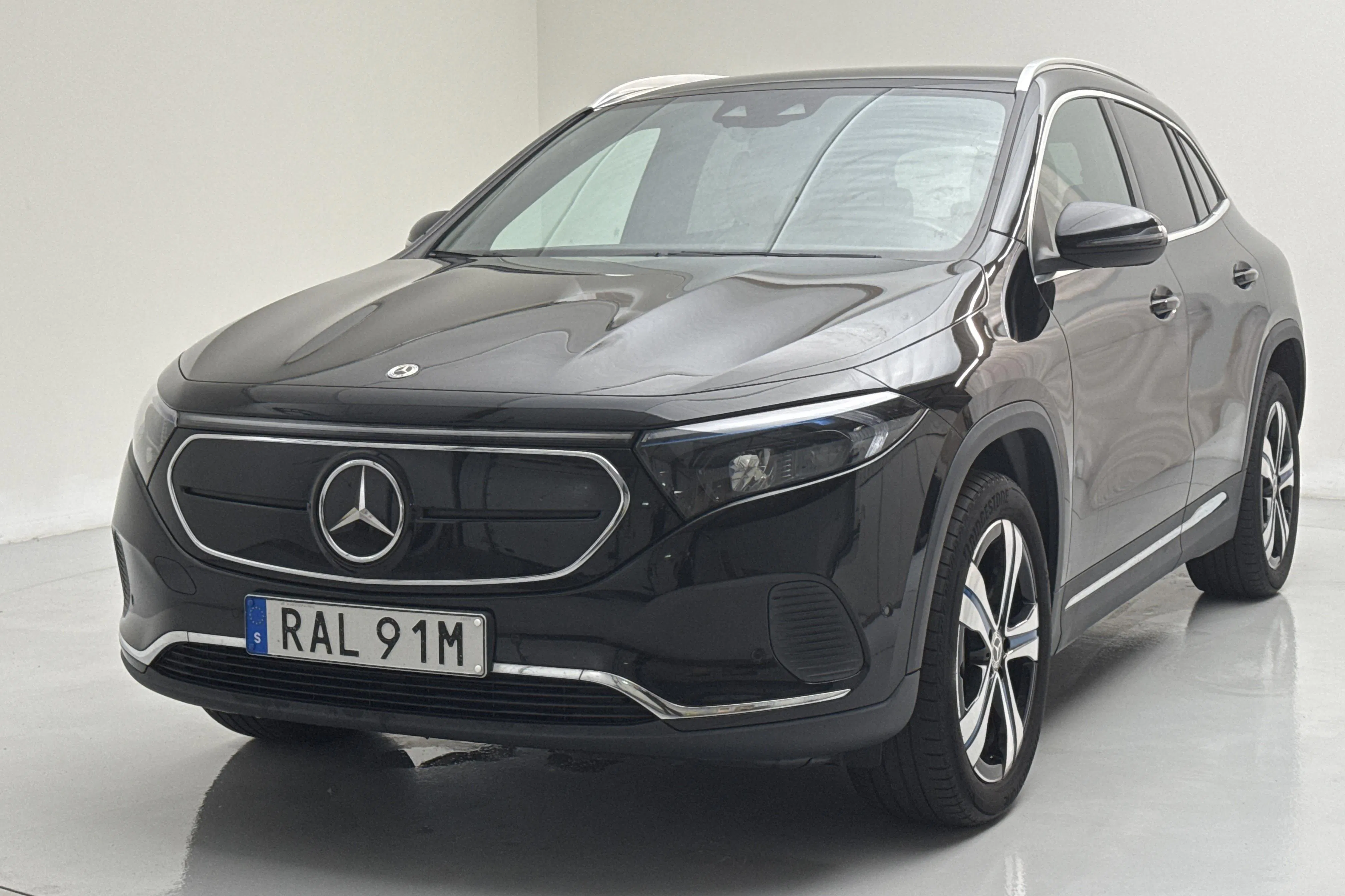 Presentationsfoto 1 av 18: Mercedes EQA 250+ H243 (190hk) - 11 353 mil - Automat - svart - 2023