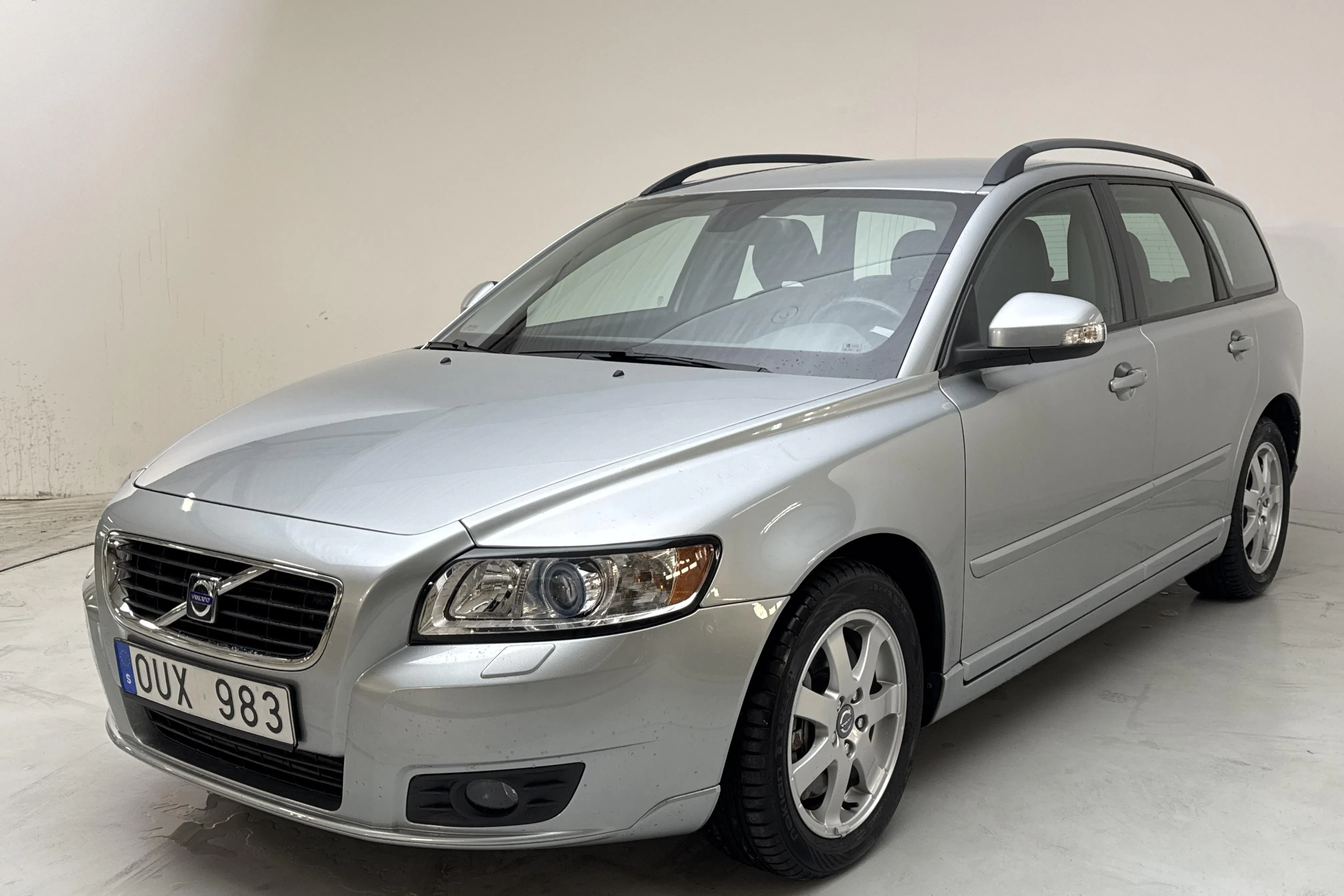 Presentationsfoto 1 av 12: Volvo V50 D5 (180hk) - 5 980 mil - Automat - silver - 2010