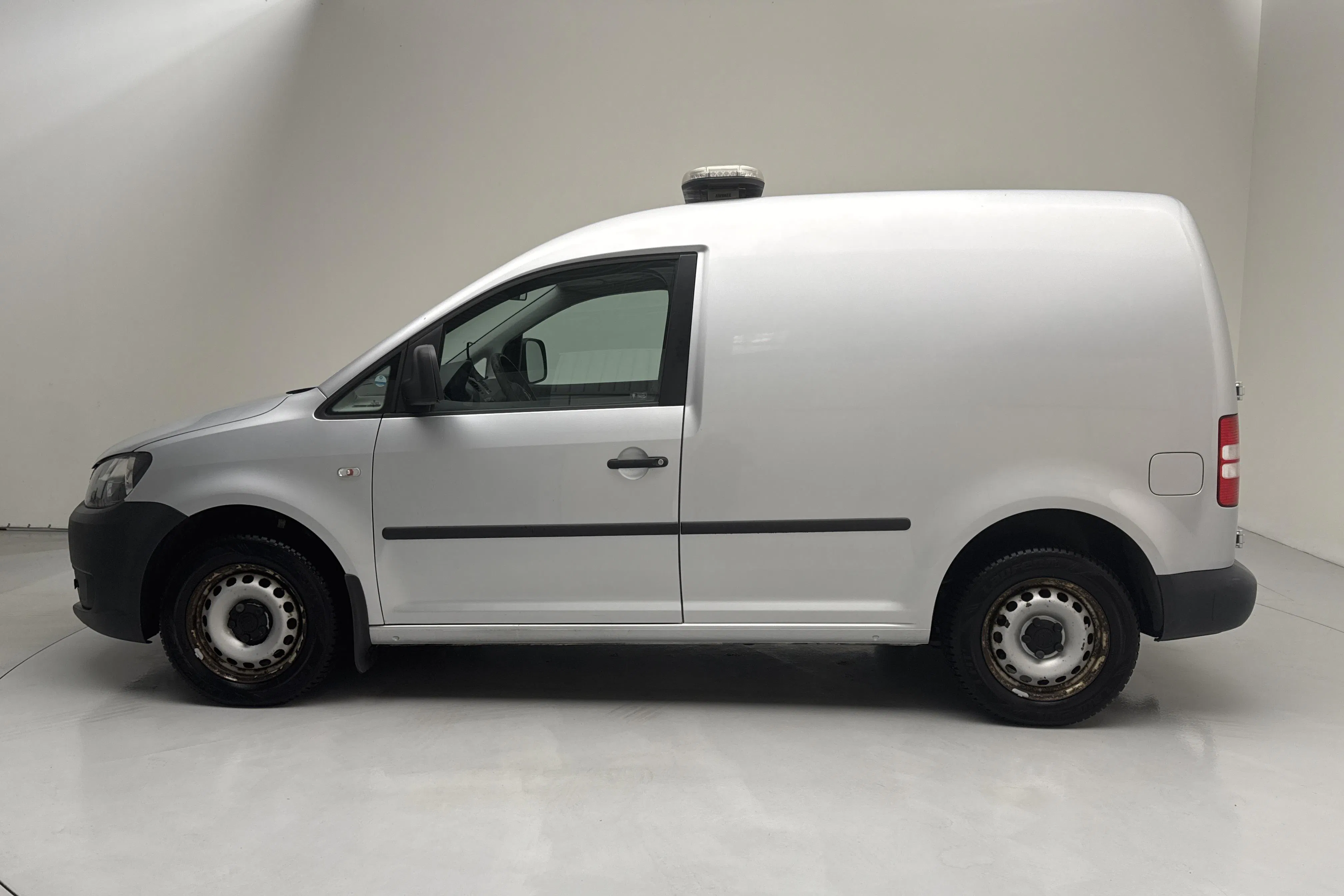 Presentationsfoto 2 av 14: VW Caddy 2.0 Ecofuel Skåp (109hk) - 9 604 mil - Manuell - silver - 2012