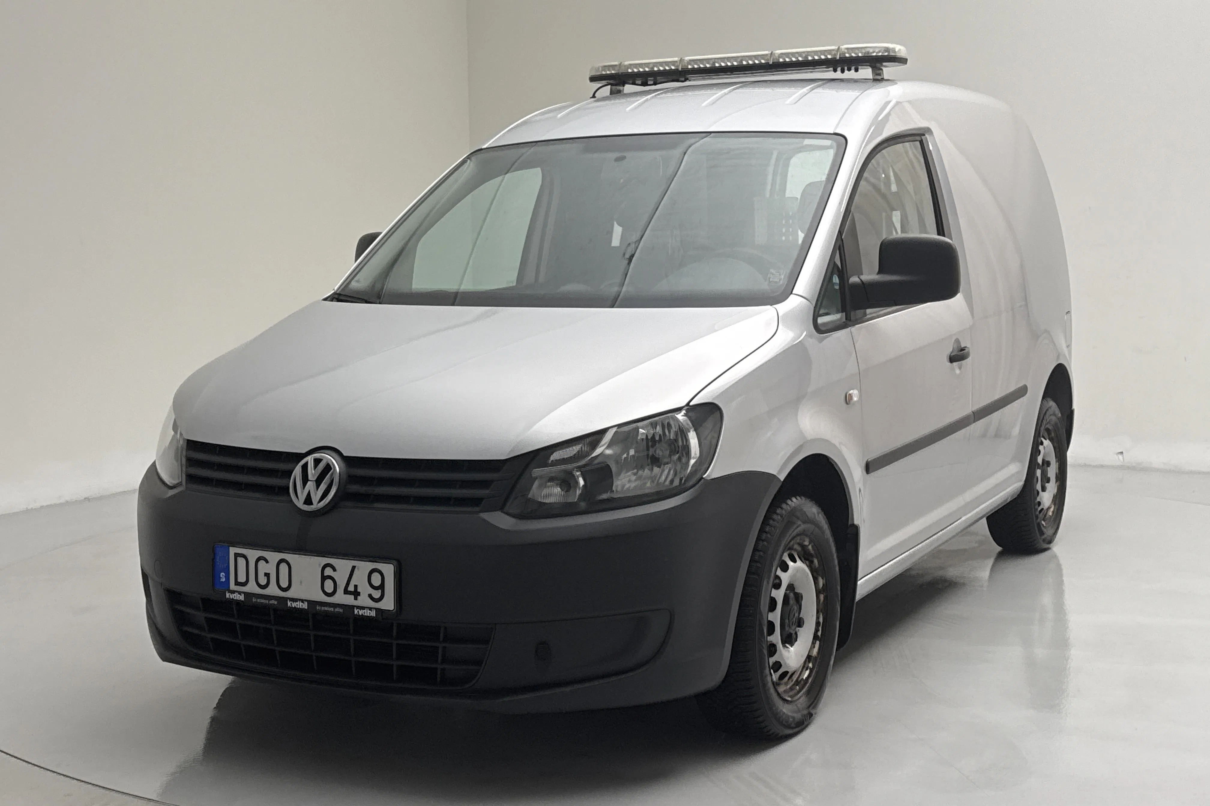 Presentationsfoto 1 av 14: VW Caddy 2.0 Ecofuel Skåp (109hk) - 9 604 mil - Manuell - silver - 2012