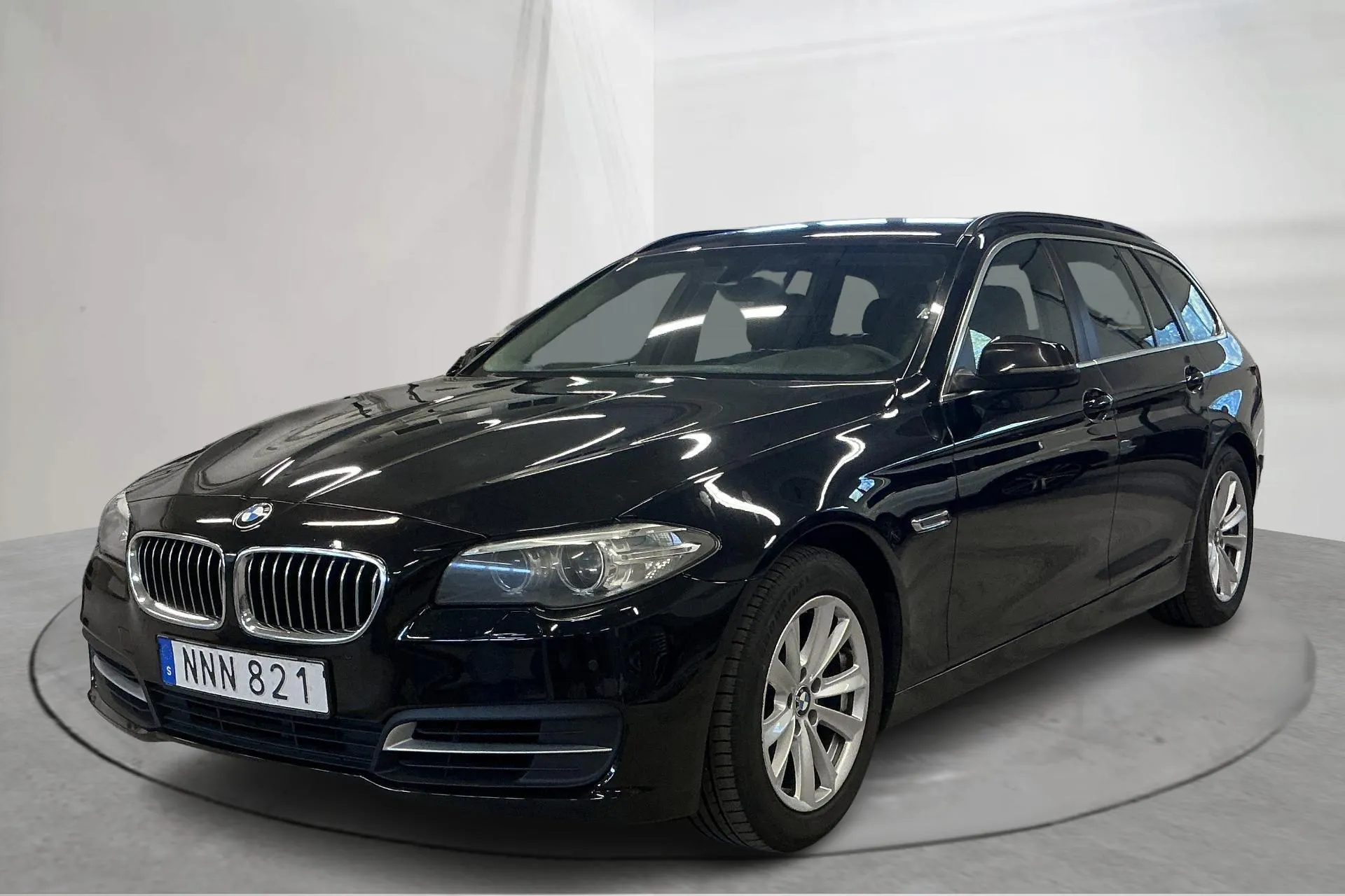 Presentationsfoto 1 av 14: BMW 520d Touring, F11 (190hk) - 22 422 mil - Automat - svart - 2016