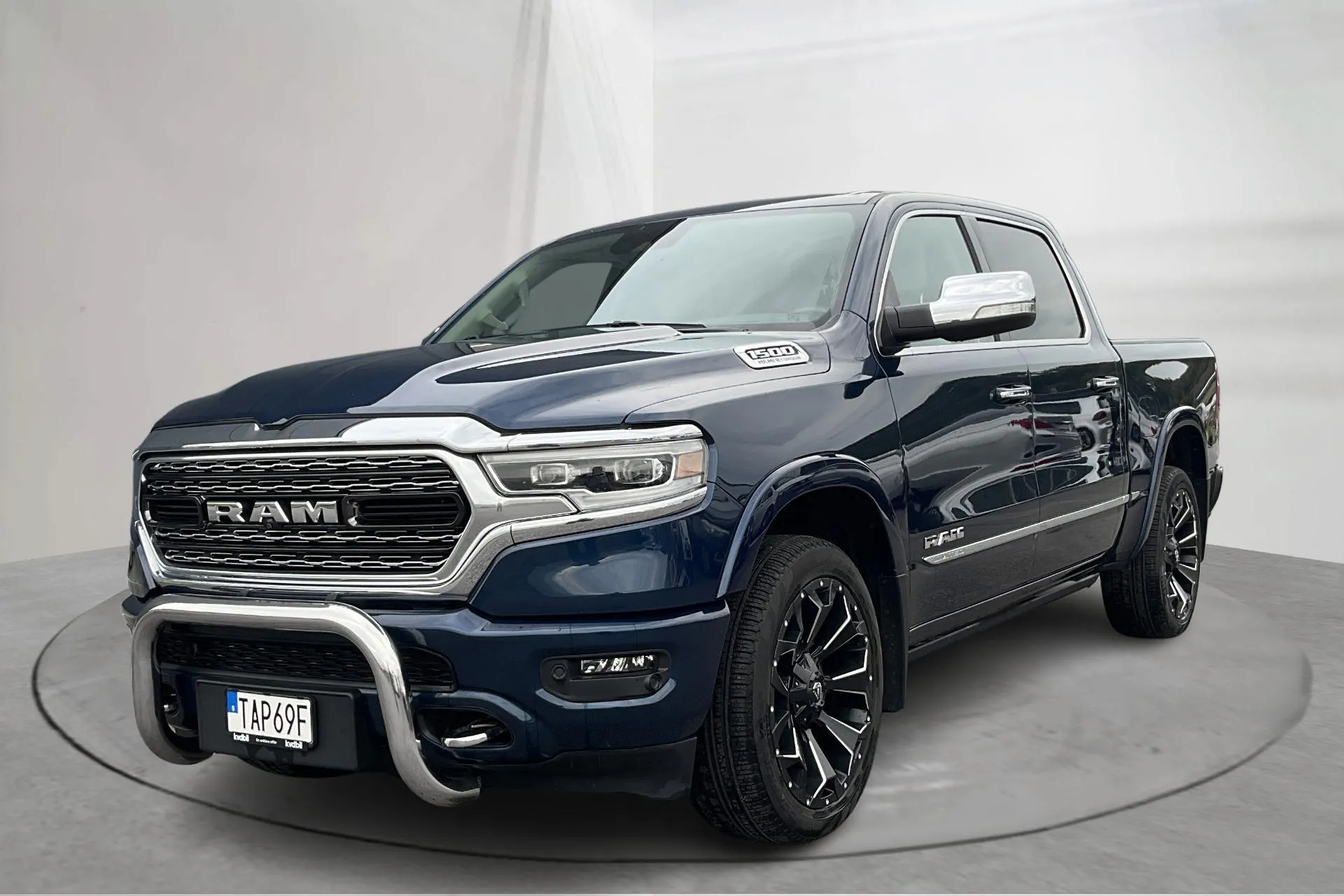 Presentation photo 1 of 19: Dodge RAM 1500 5.7 (395hk) - 22 320 km - Automatic - dark blue - 2022