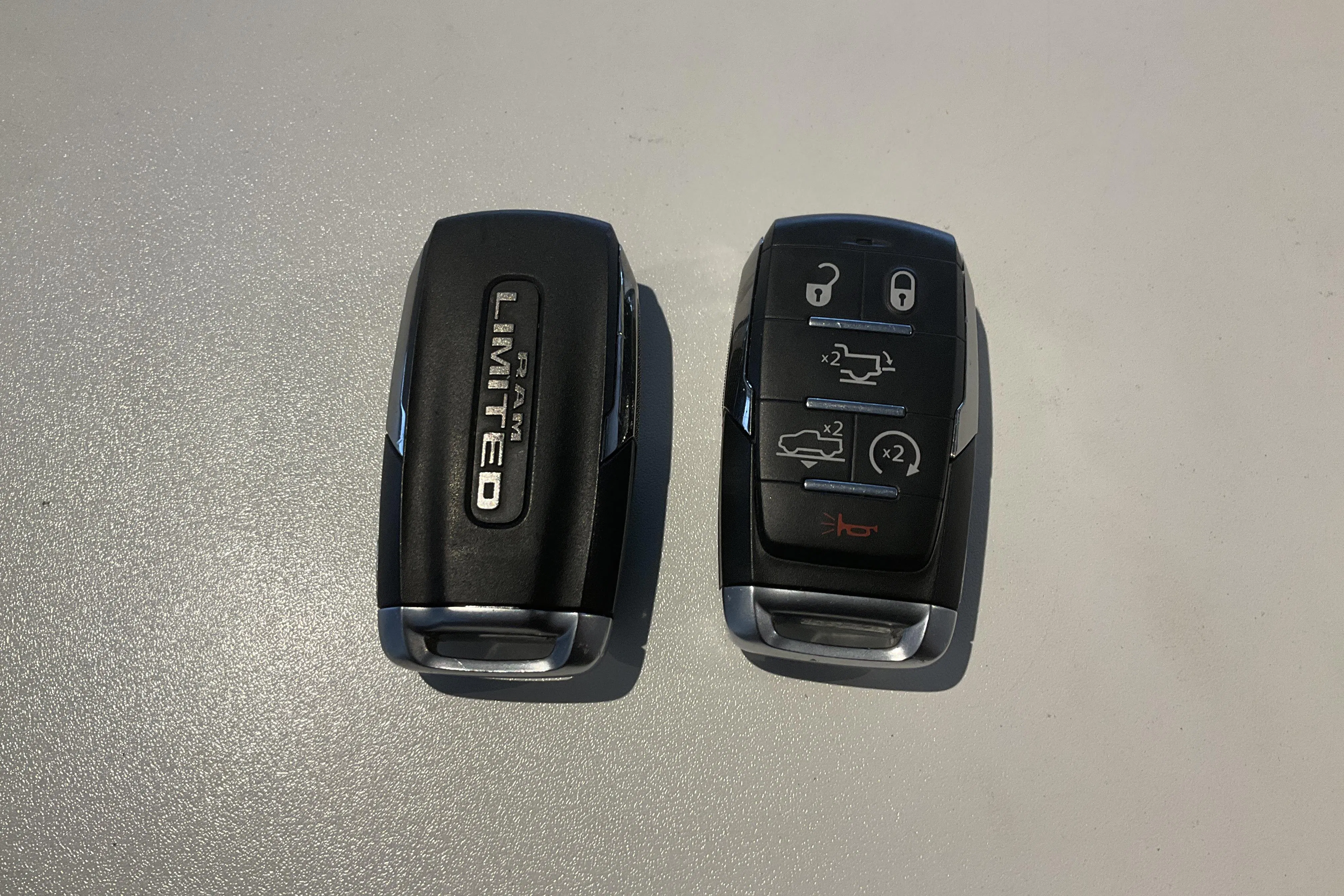 Presentation photo 19 of 19: Dodge RAM 1500 5.7 (395hk) - 22 320 km - Automatic - dark blue - 2022