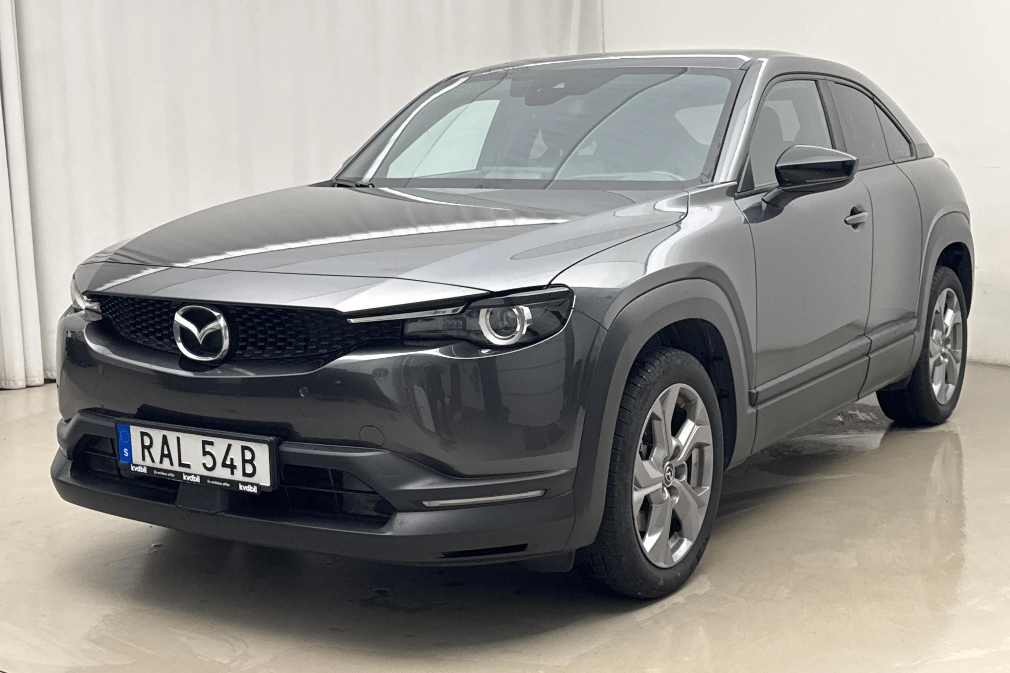 Presentationsfoto 1 av 20: Mazda MX-30 e-Skyactiv (145hk) - 6 672 mil - Automat - grå - 2021