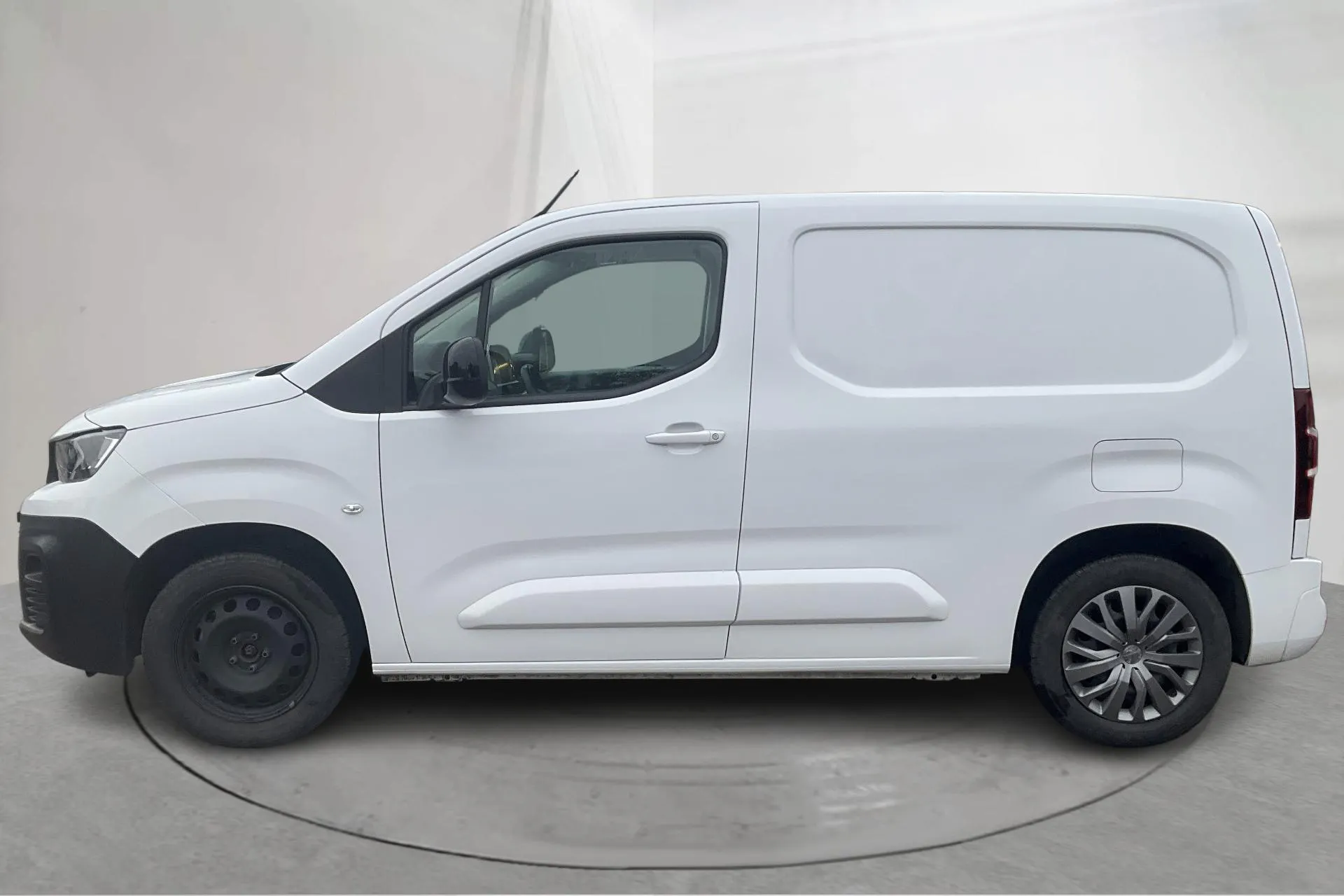 Presentation photo 2 of 17: Peugeot Partner 1.5 HDI Skåp (100hk) - 38 370 km - Manual - white - 2023