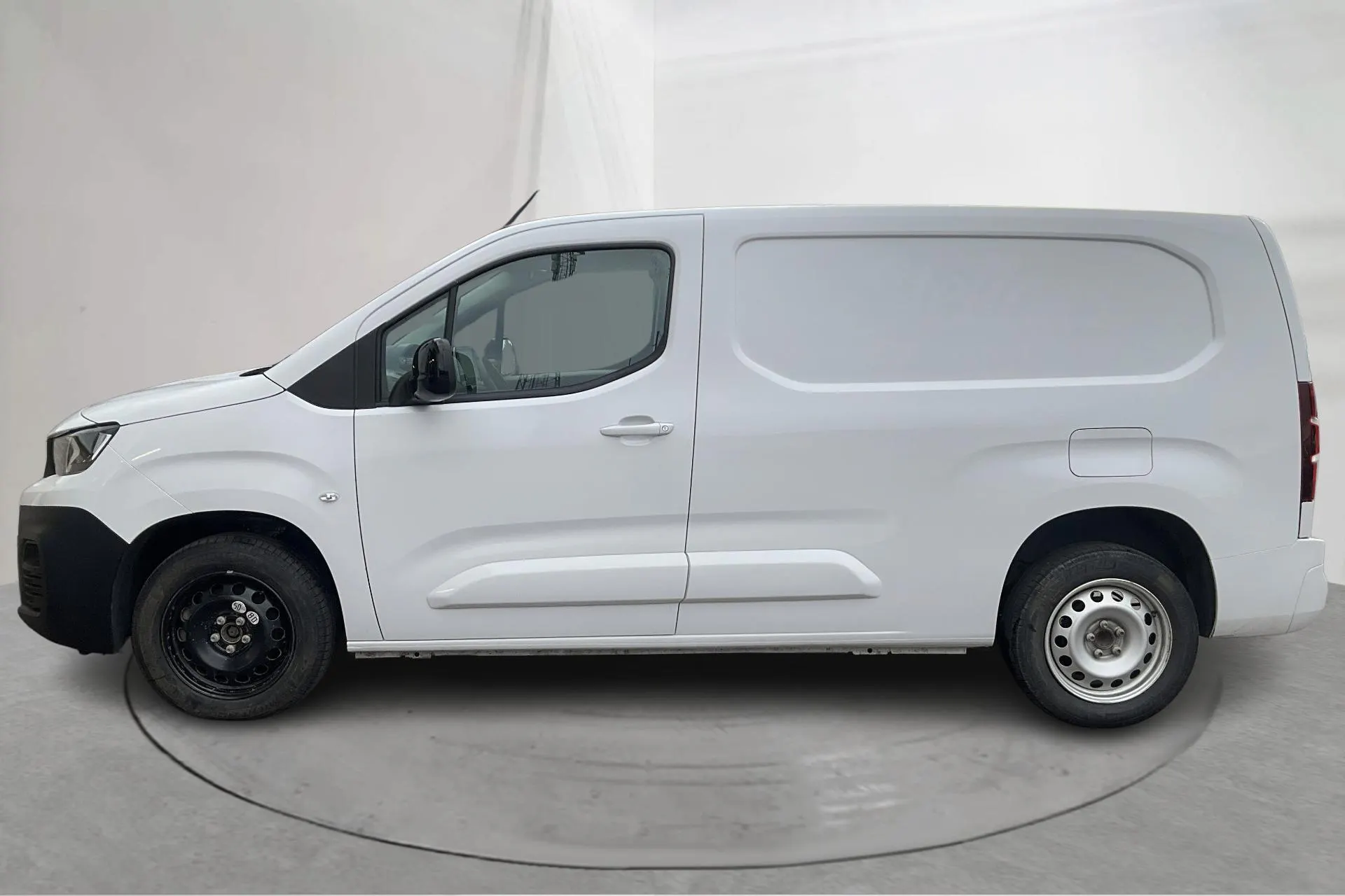 Presentationsfoto 2 av 16: Peugeot Partner 1.5 HDI Skåp (100hk) - 5 026 mil - Manuell - vit - 2023