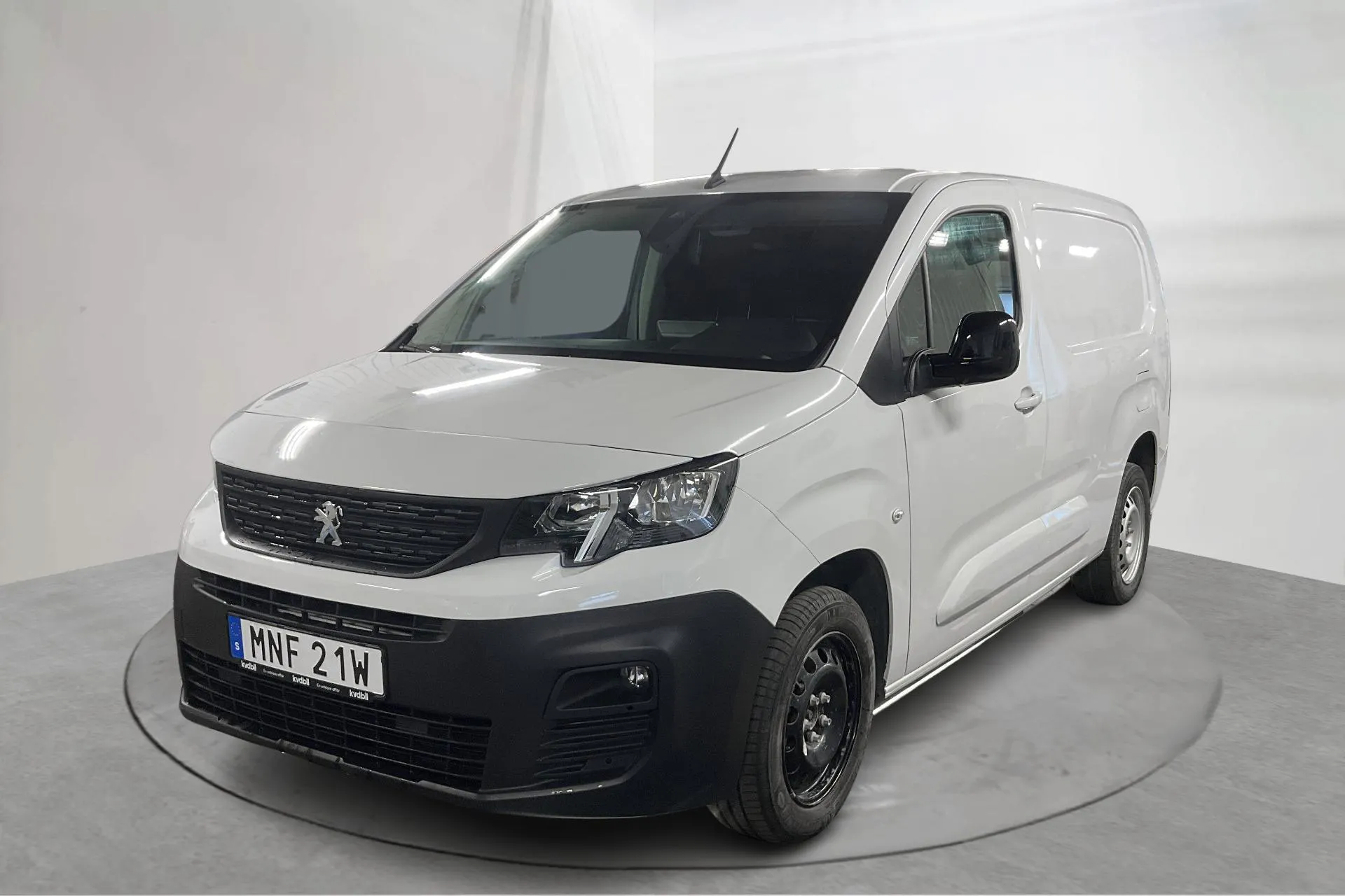 Presentationsfoto 1 av 16: Peugeot Partner 1.5 HDI Skåp (100hk) - 5 026 mil - Manuell - vit - 2023