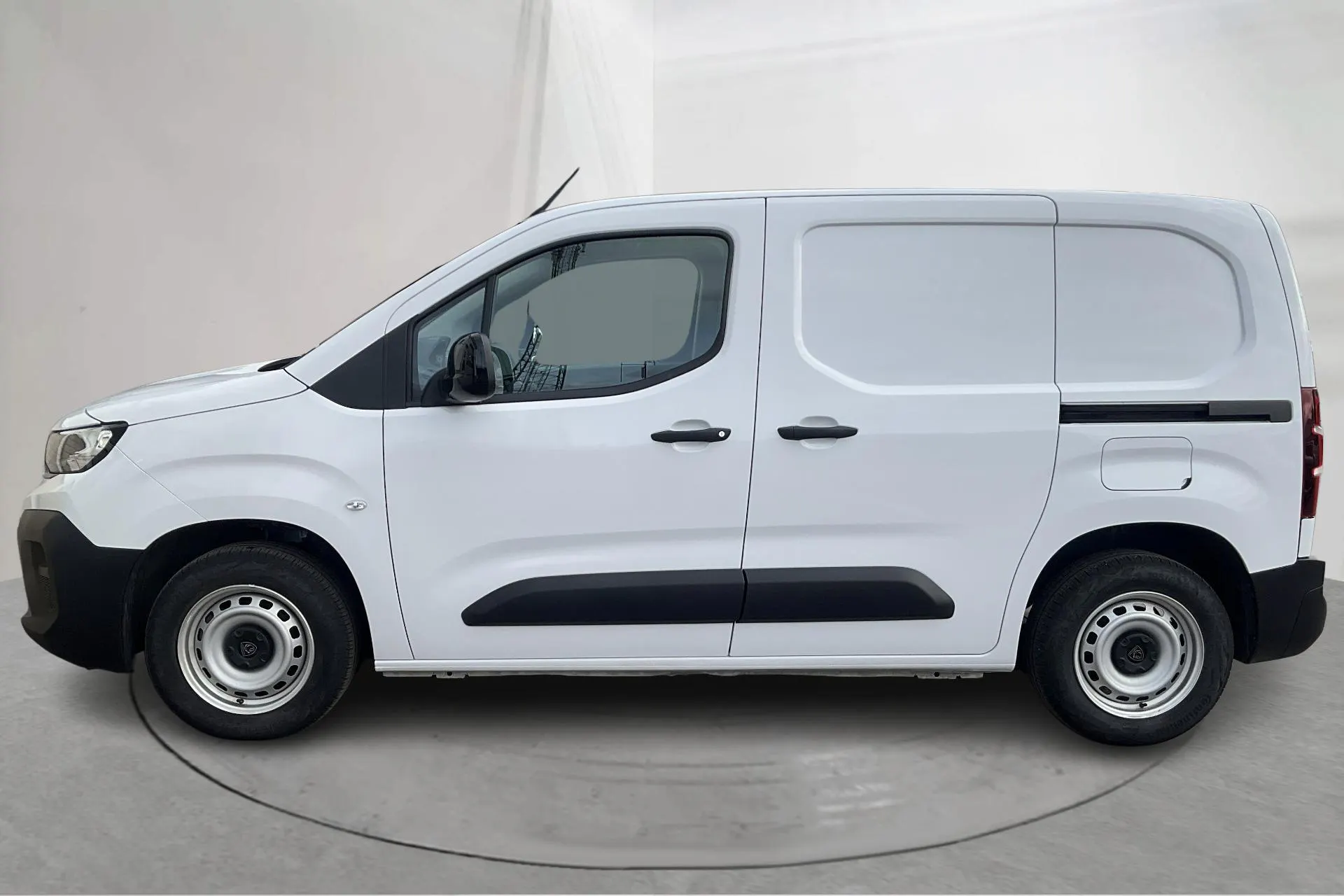 Presentationsfoto 2 av 17: Peugeot Partner 1.5 BlueHDi (100hk) - 3 582 mil - Manuell - vit - 2024